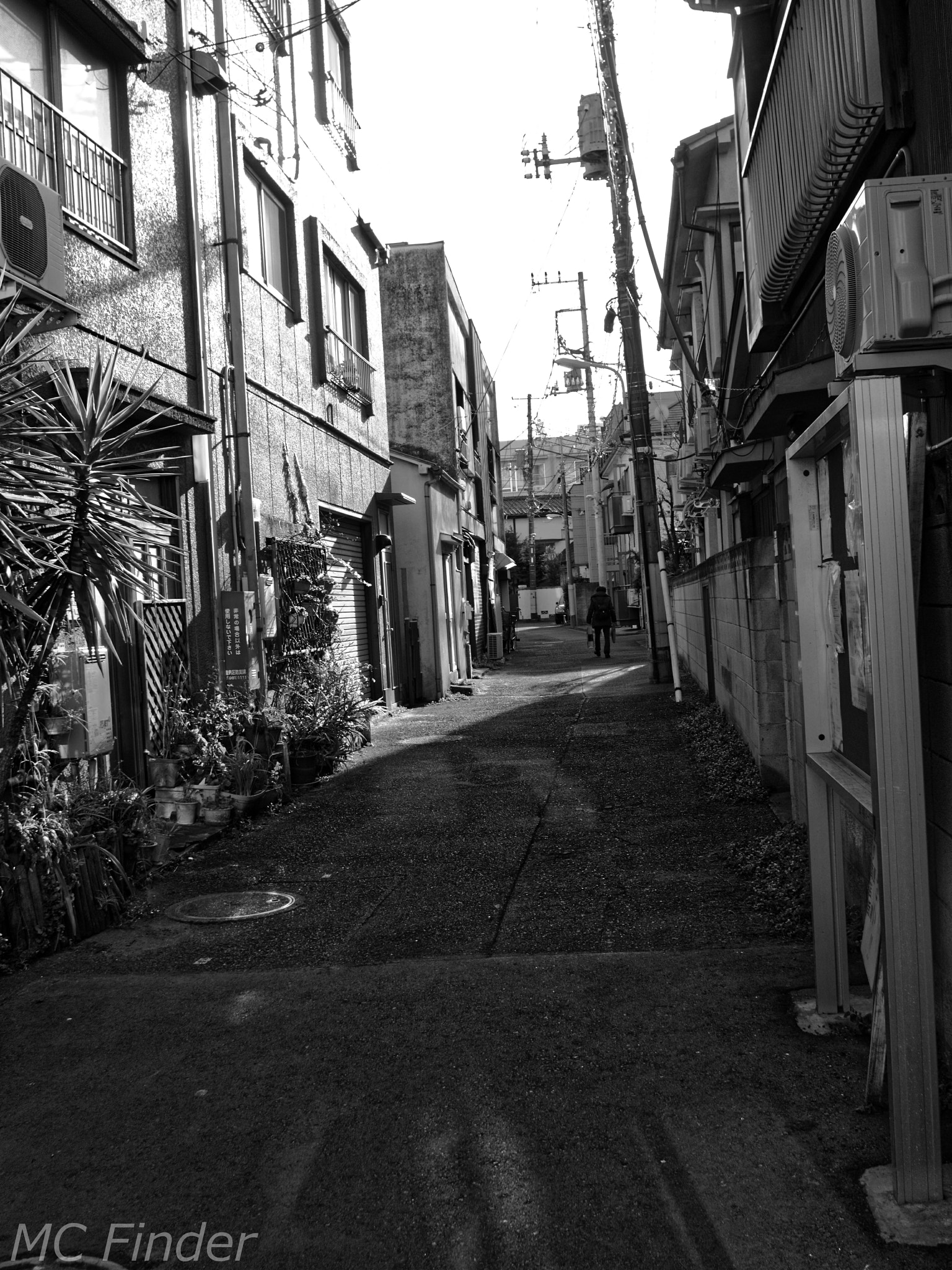 Olympus PEN E-P2 sample photo. Back to the backstreet photography