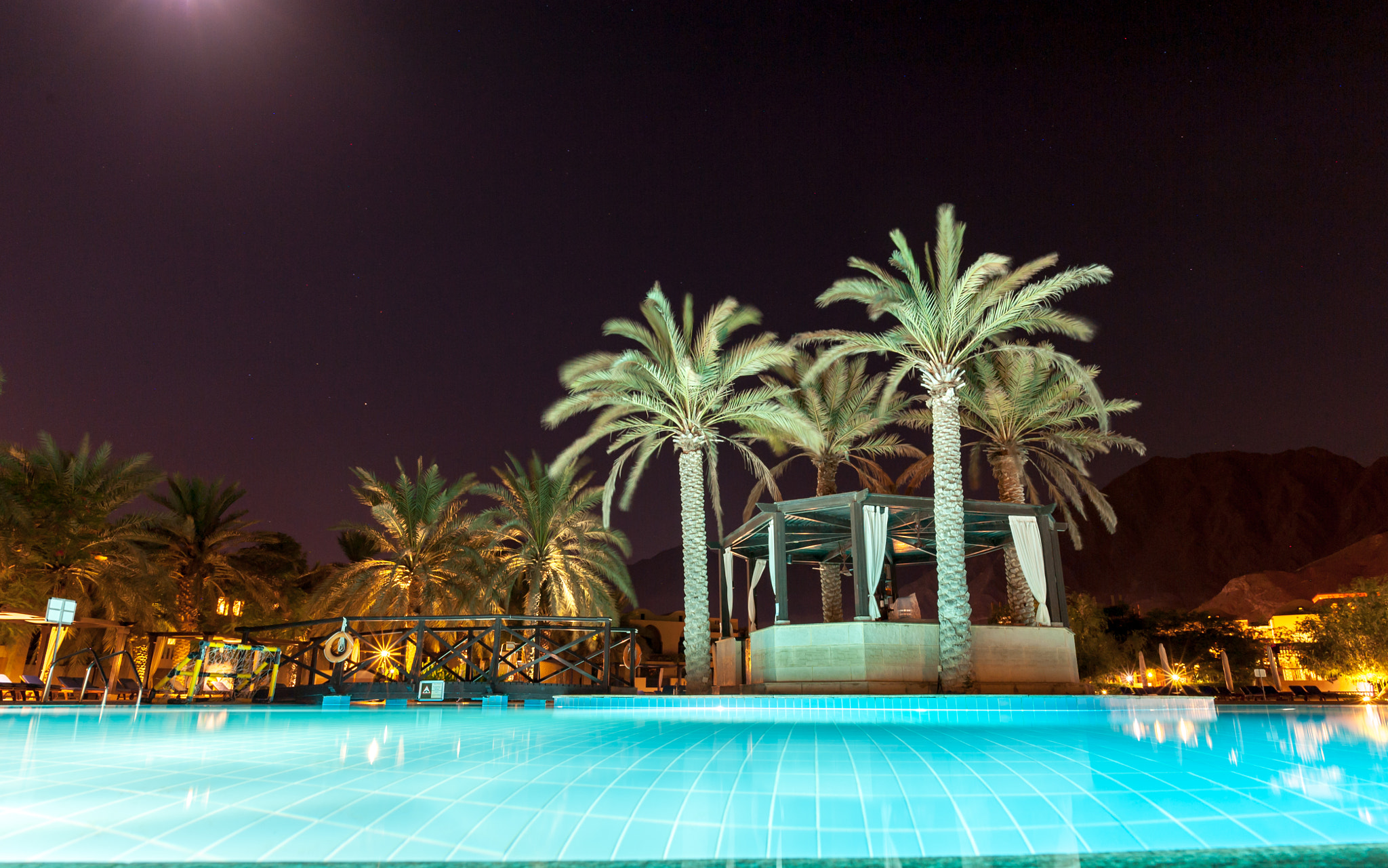 Nikon D700 + Nikon AF-S Nikkor 20mm F1.8G ED sample photo. Silent pool with a fool moon rising photography