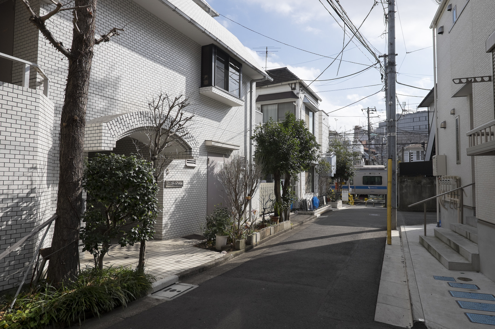 Fujifilm X-T1 + Fujifilm XF 14mm F2.8 R sample photo. Tokyo.渋谷区代々木　南新宿二号踏切 photography