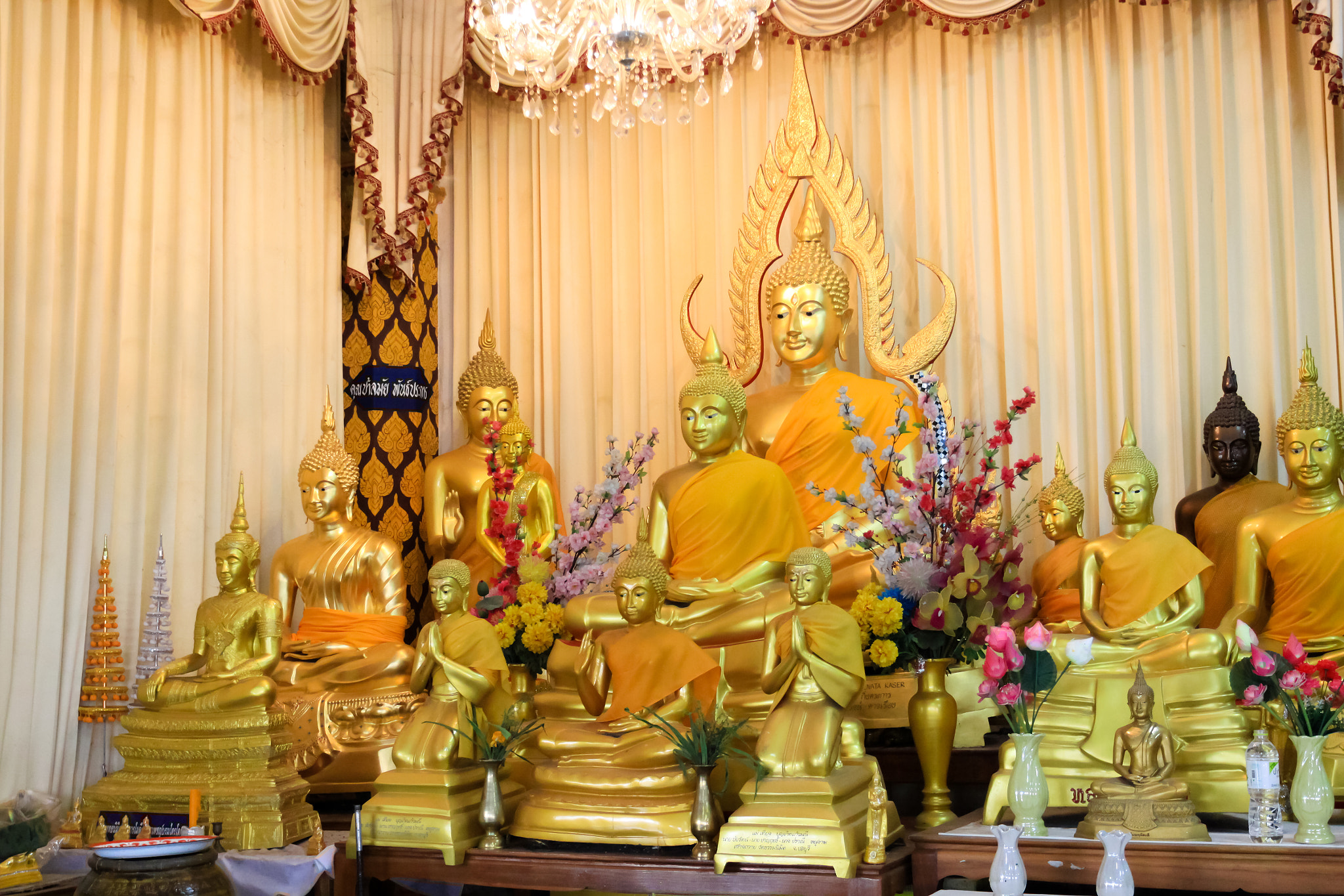 Canon EOS 50D + Canon EF 17-40mm F4L USM sample photo. Golden buddha statue place of worship photography