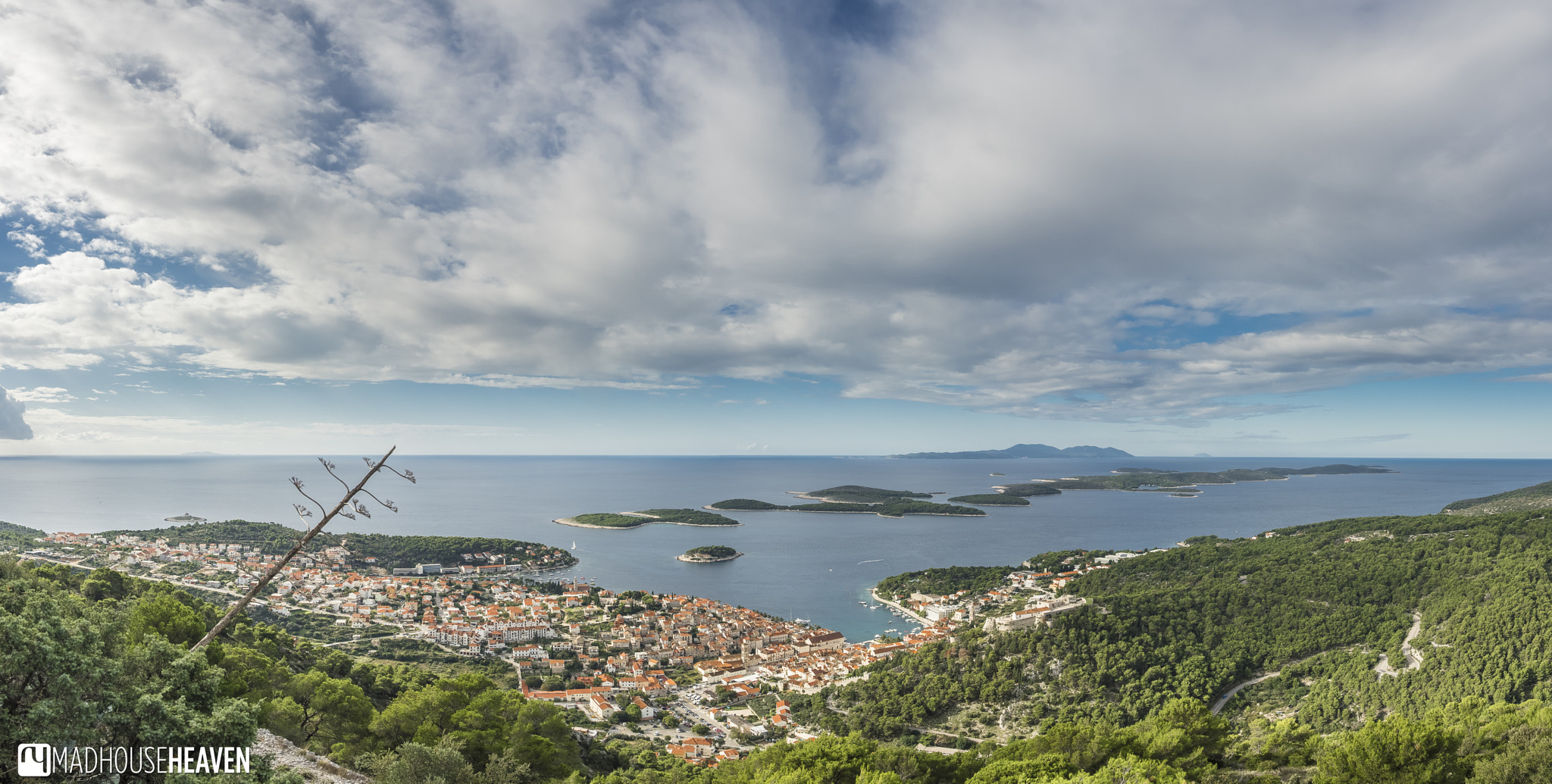 Olympus PEN E-PL7 + OLYMPUS M.12mm F2.0 sample photo. Hvar and hell's islands photography