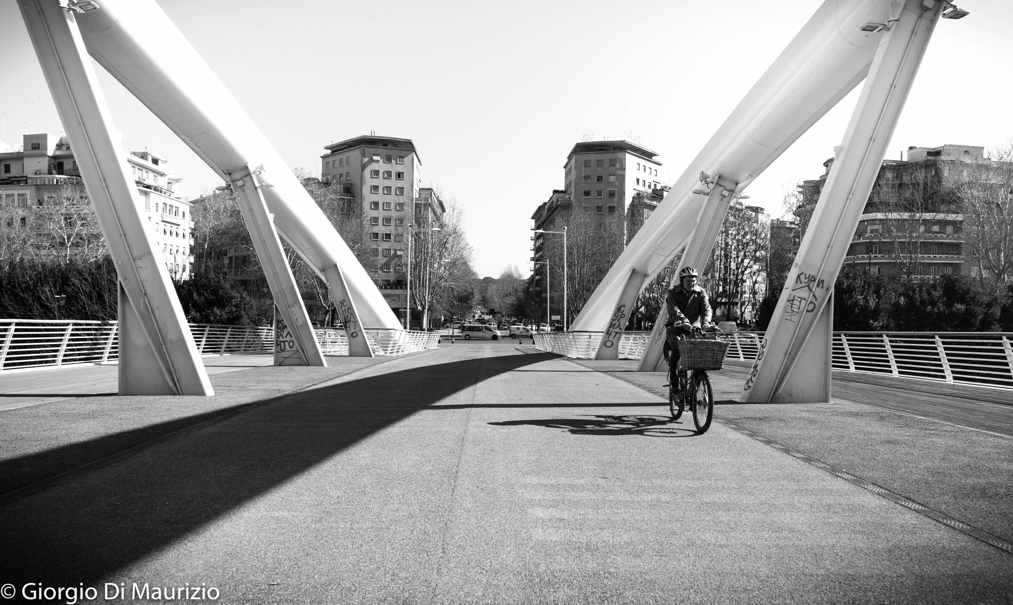 Sony FE 28mm F2 sample photo. The shadow is the own soul photography