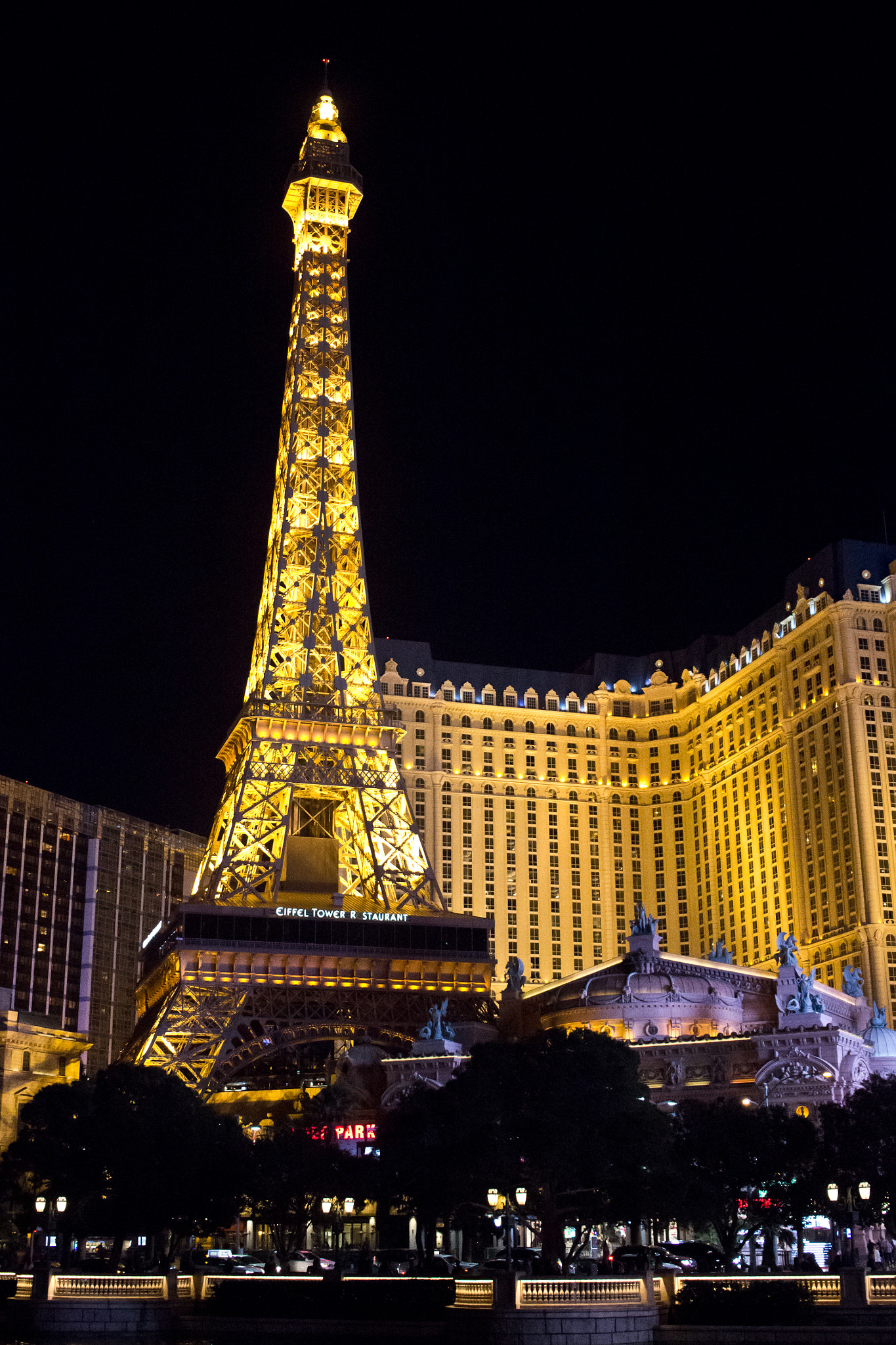 Canon EF-S 24mm F2.8 STM sample photo. Paris in vegas photography