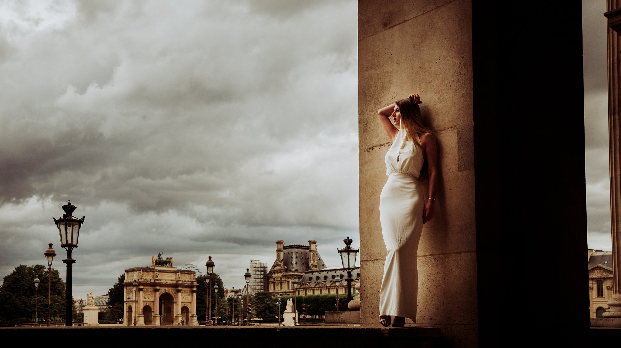 Canon EOS 5DS sample photo. Girl at louvre, paris photography