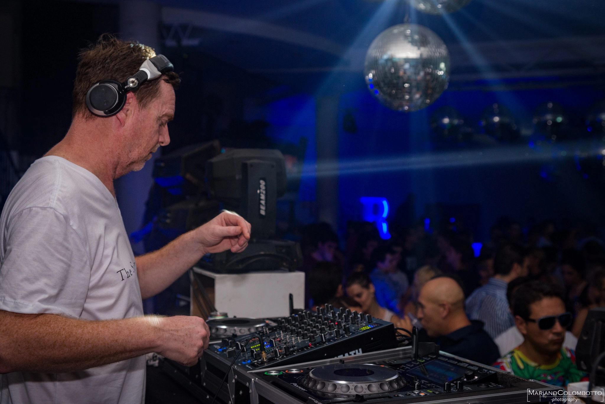 Sigma 24-70mm F2.8 EX DG HSM sample photo. Legend at club photography