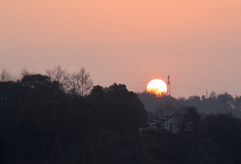 Canon EOS 700D (EOS Rebel T5i / EOS Kiss X7i) + Canon EF 28-200mm F3.5-5.6 USM sample photo. Sunset in wuyuan photography