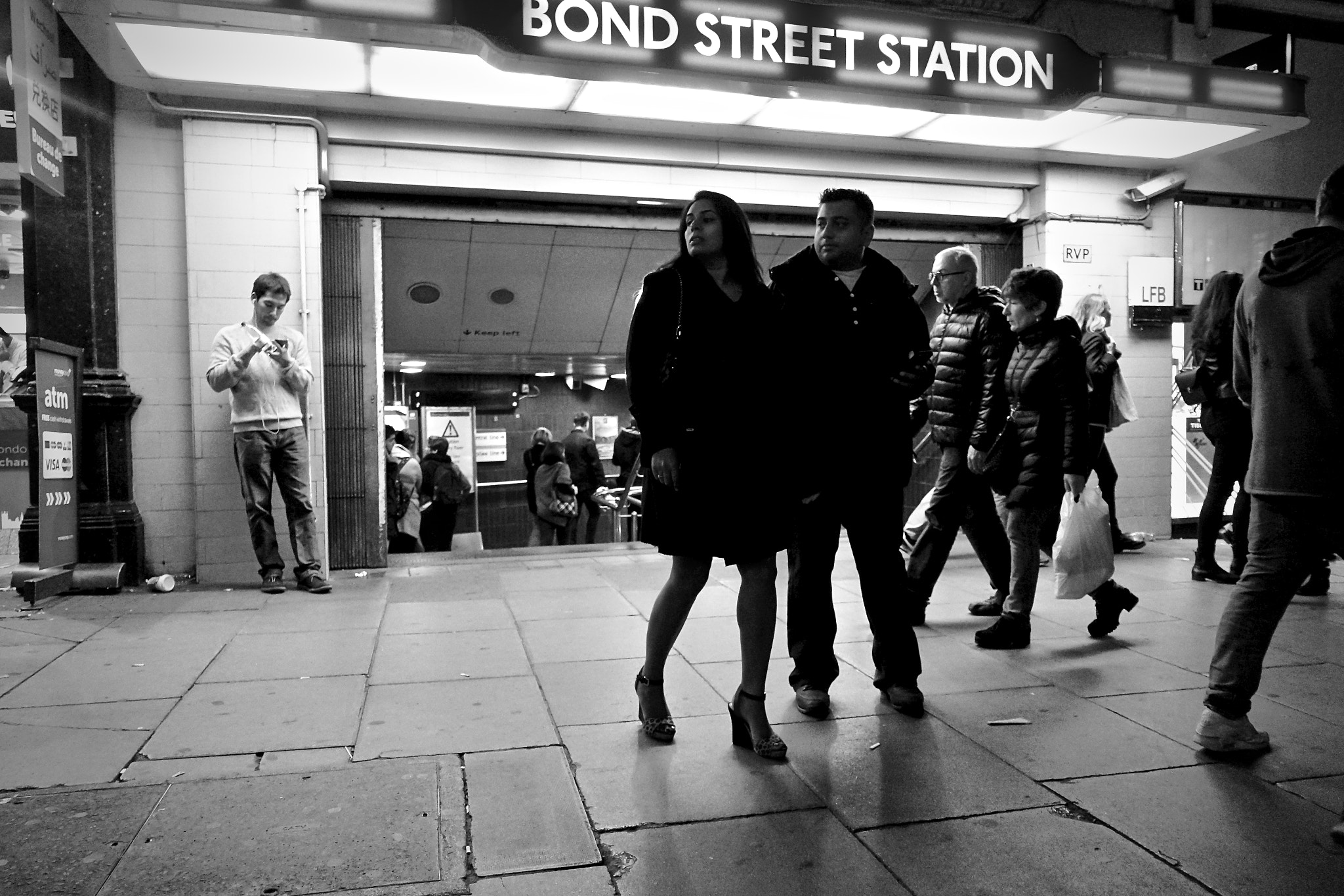 Sony Cyber-shot DSC-RX100 IV + Sony 24-70mm F1.8-2.8 sample photo. Bond street tube station, central london, uk. photography