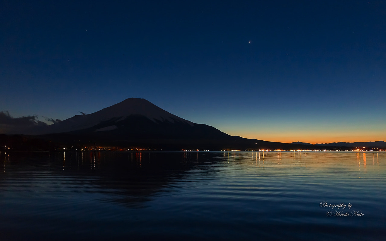 Canon EF 28mm F2.8 IS USM sample photo. Magic hour at lake yamanaka photography