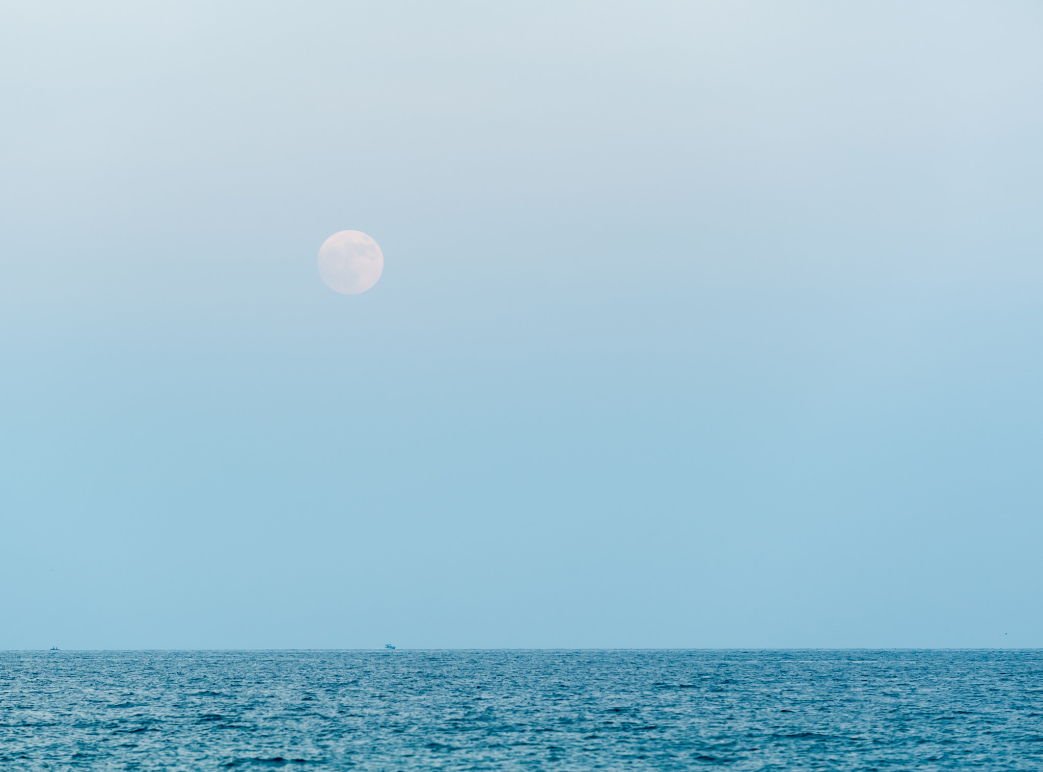 Nikon D700 sample photo. Full moon over the sea photography
