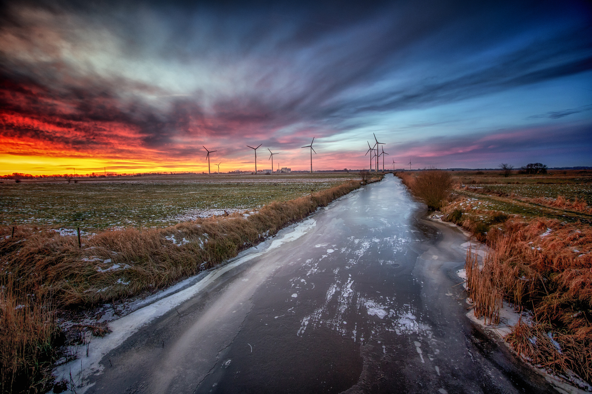 Canon EOS 6D + Sigma 15-30mm f/3.5-4.5 EX DG Aspherical sample photo. Burning sky photography