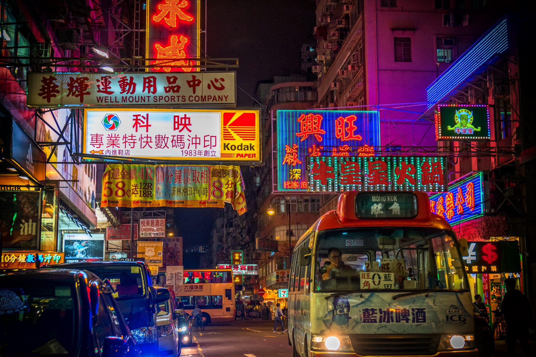 Sony a6300 + Sony Vario-Tessar T* E 16-70mm F4 ZA OSS sample photo. Hong kong photography