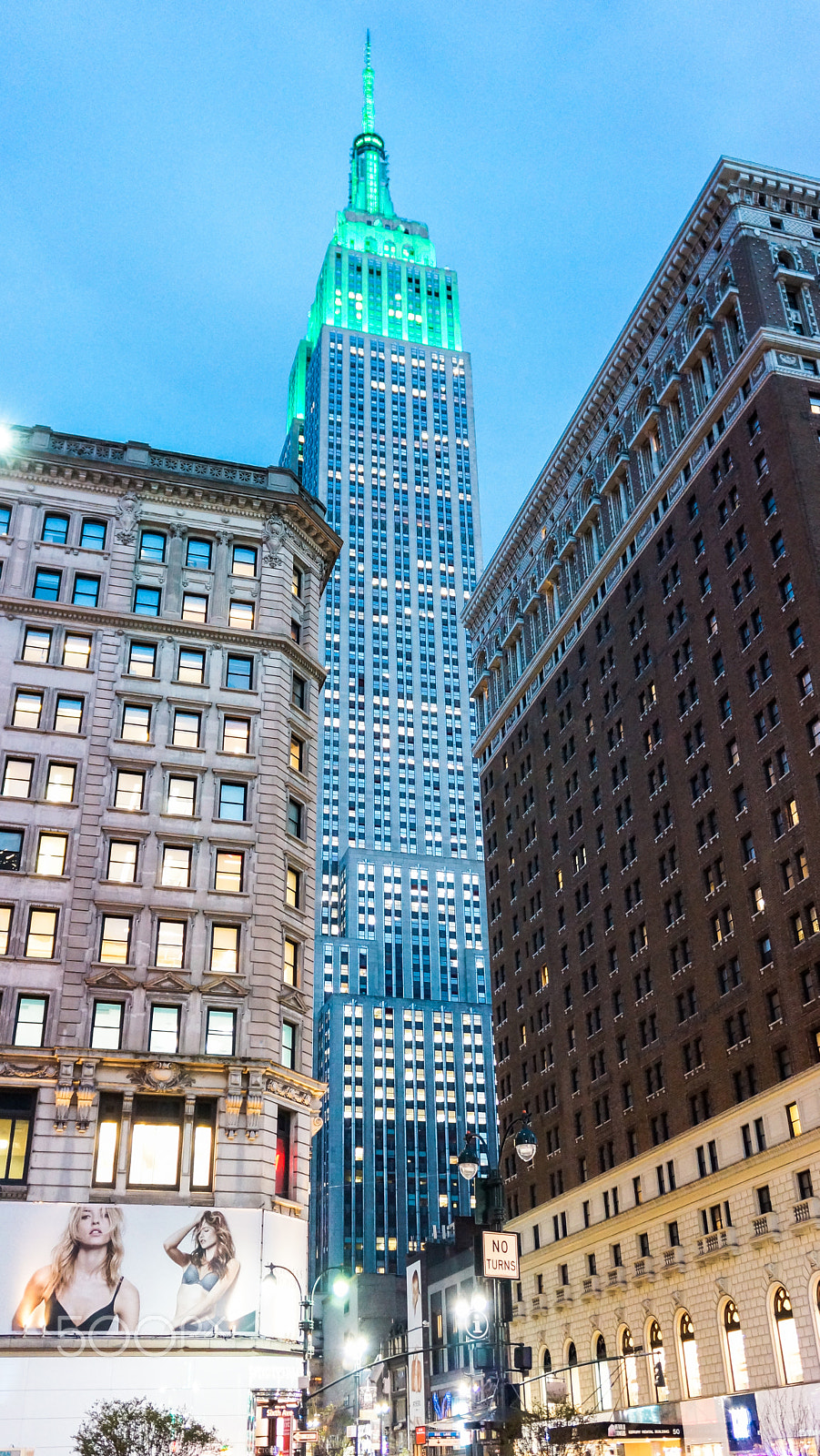 Sony Alpha NEX-7 + Sony E 18-55mm F3.5-5.6 OSS sample photo. Empire state photography