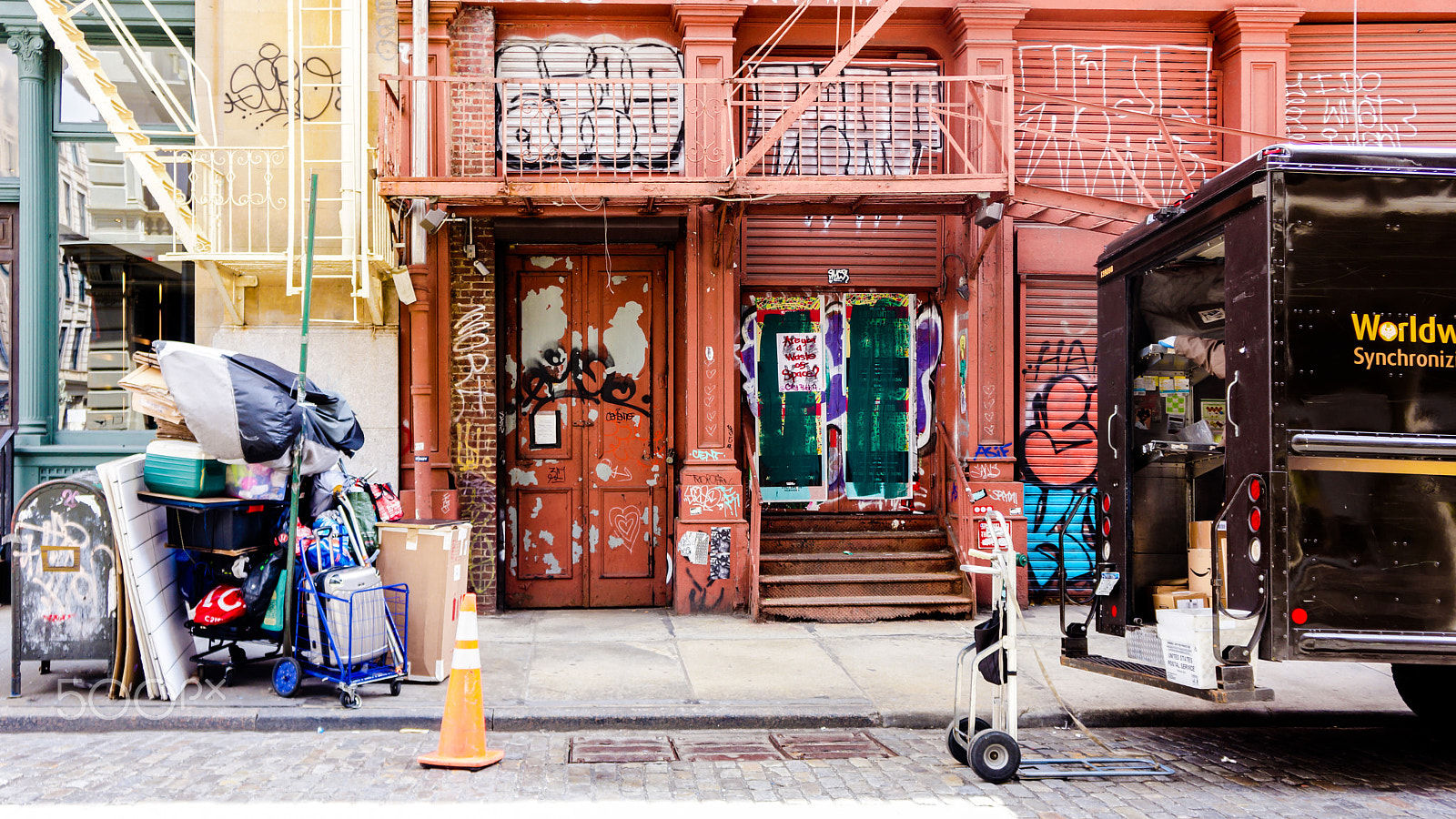 Sony Alpha NEX-7 + Sony E 18-55mm F3.5-5.6 OSS sample photo. Soho photography