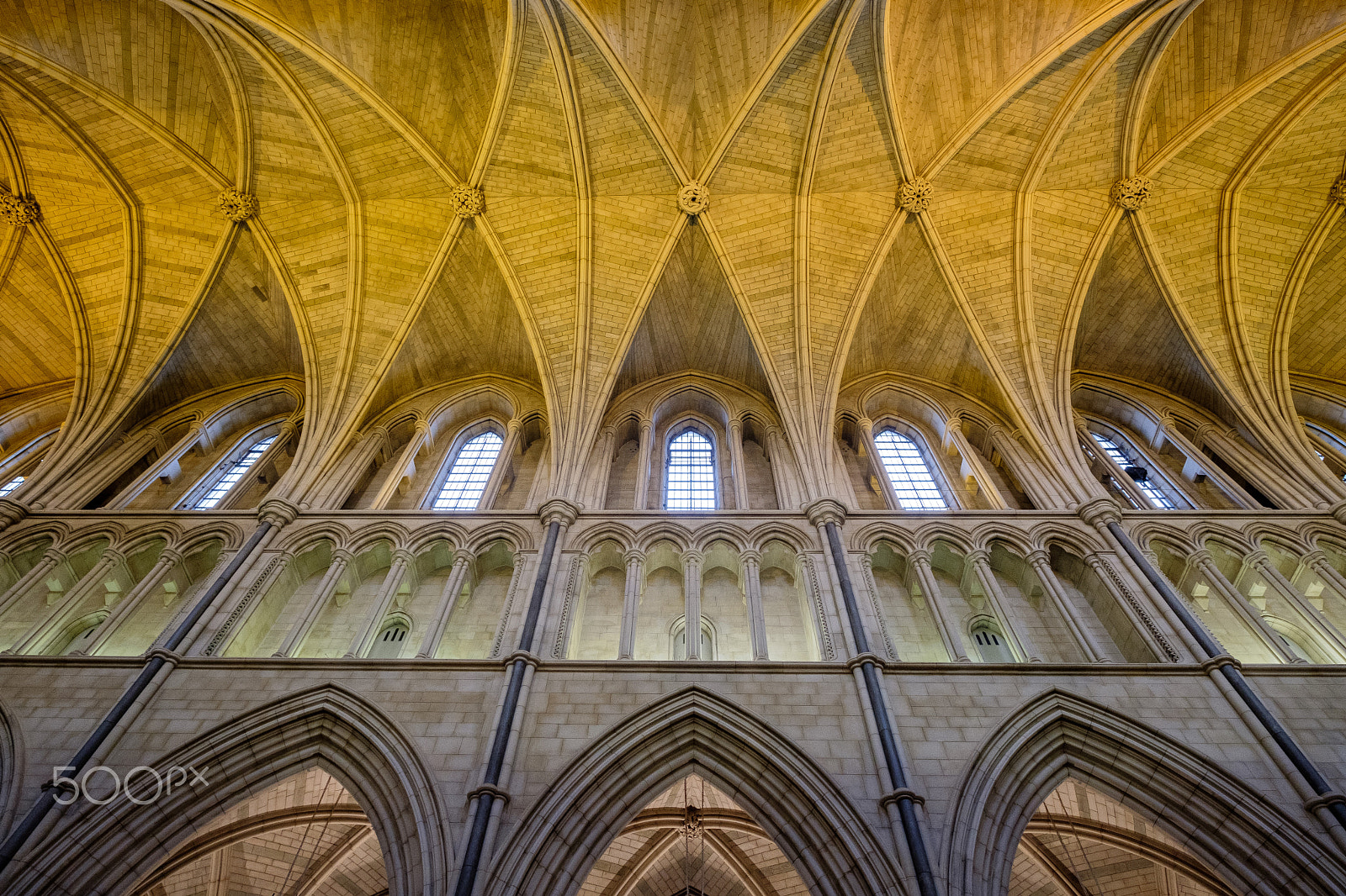 Fujifilm X-Pro2 + Fujifilm XF 10-24mm F4 R OIS sample photo. Southwark cathedral, london, uk photography