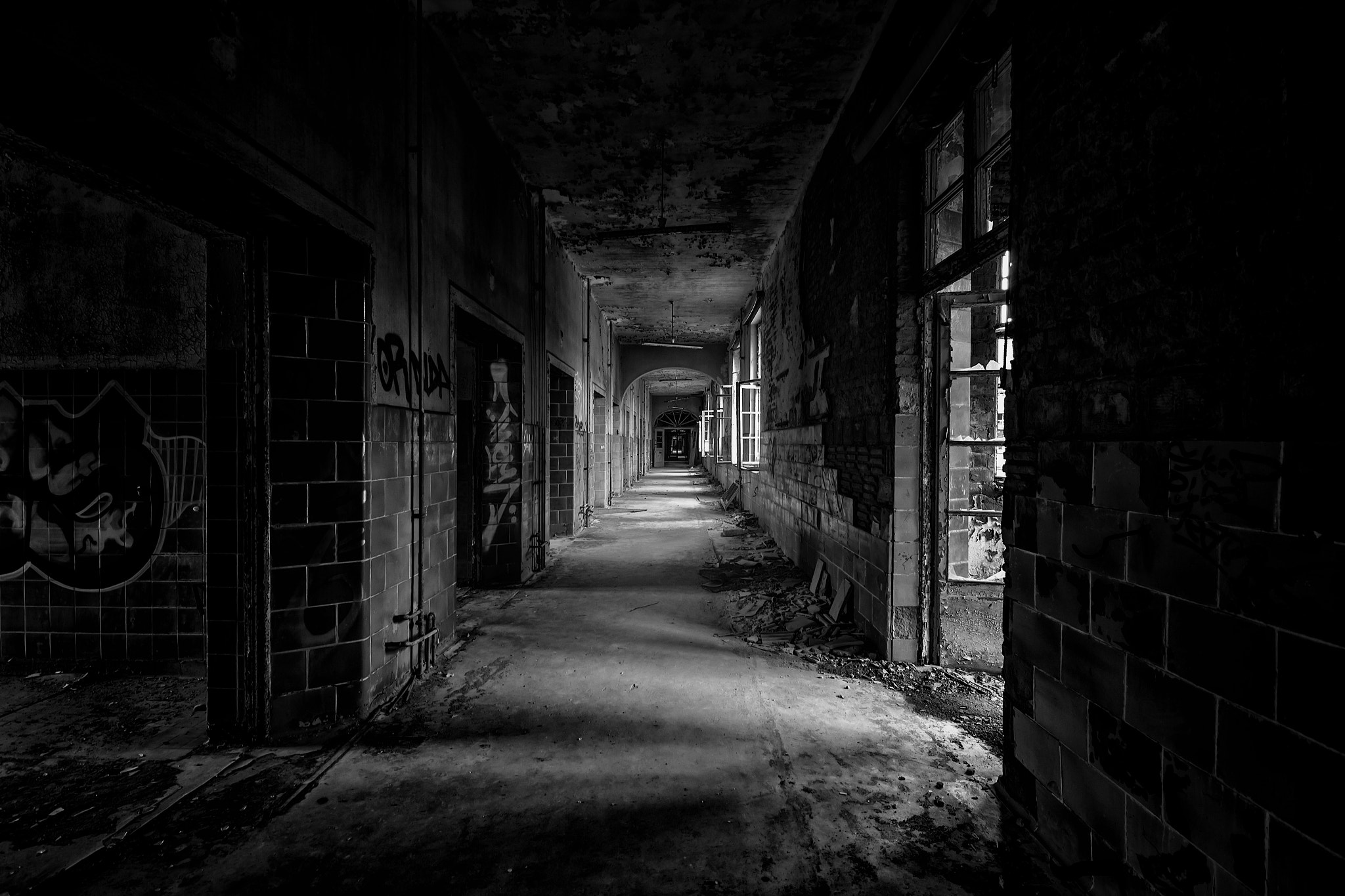 Canon EOS 600D (Rebel EOS T3i / EOS Kiss X5) sample photo. Hallway of the haunted surgery photography