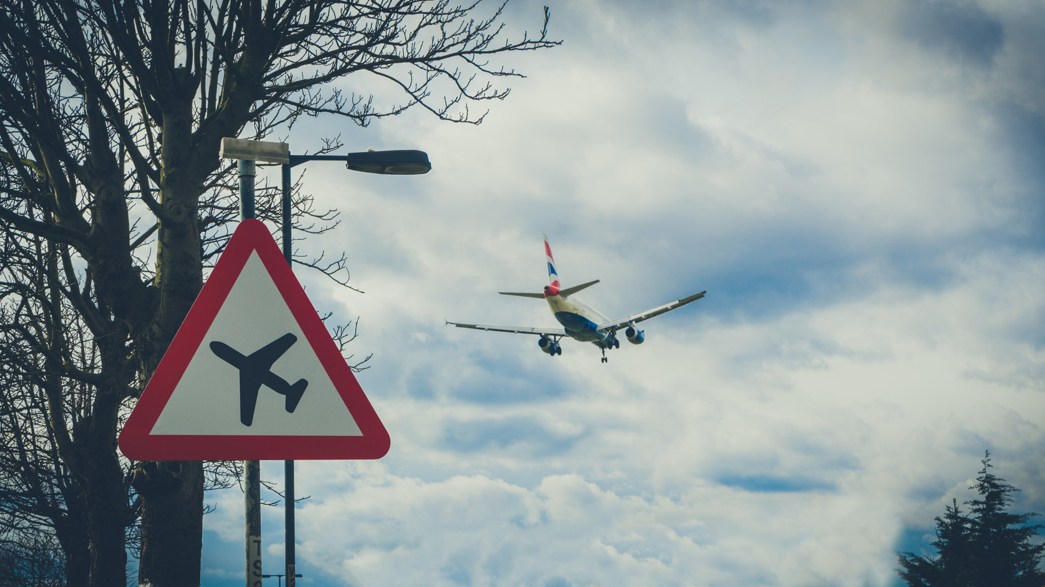 Sony a6300 + Sony Vario-Tessar T* E 16-70mm F4 ZA OSS sample photo. Beware the plane photography