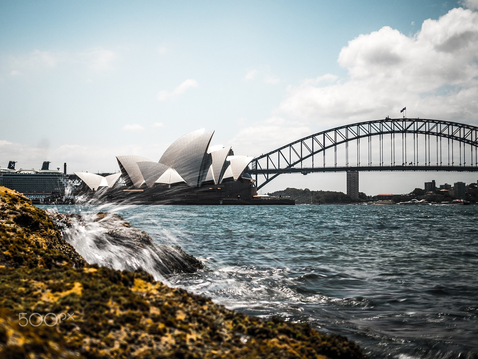 Olympus OM-D E-M10 II + Olympus M.Zuiko Digital 25mm F1.8 sample photo. Sydney opera photography
