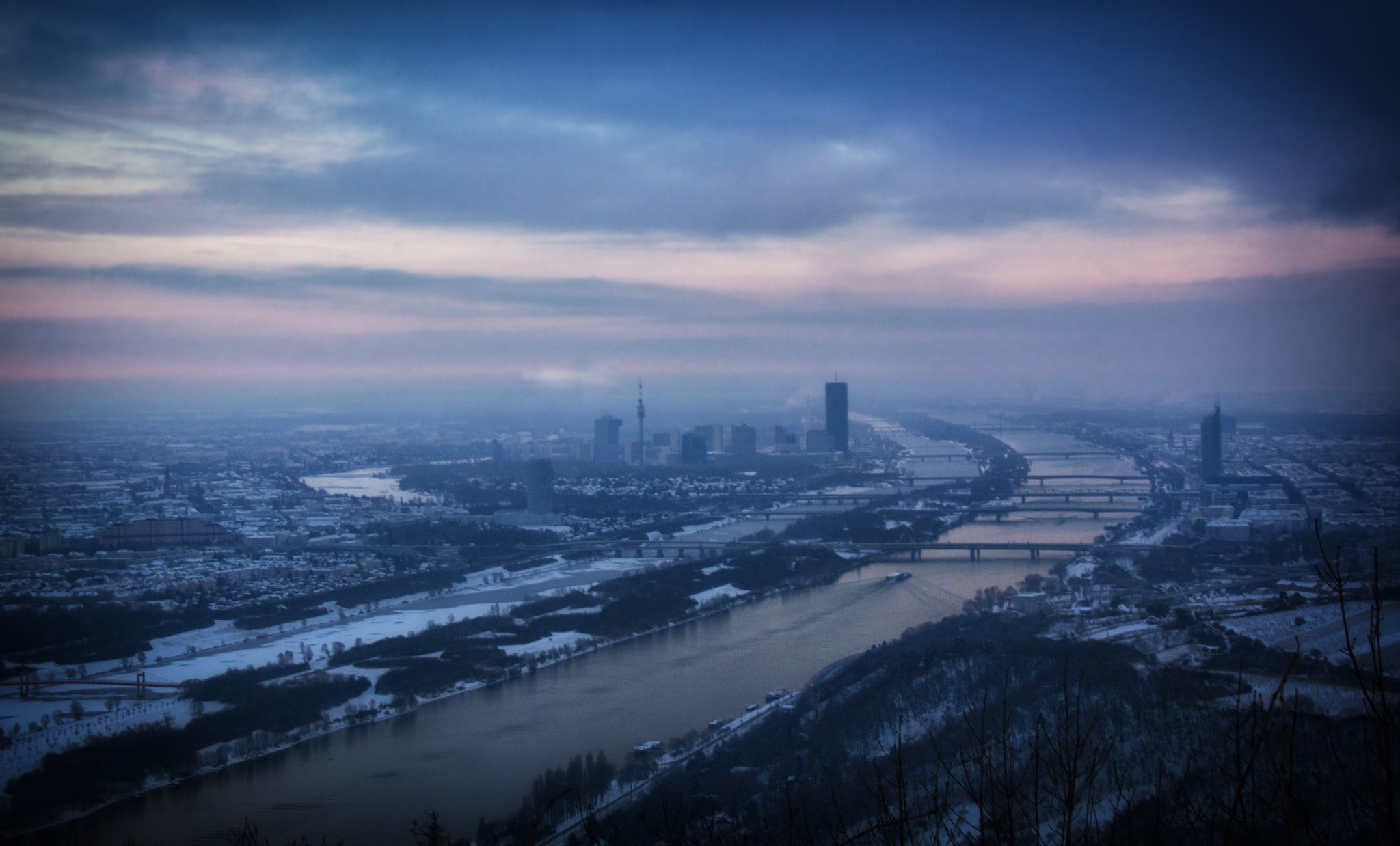 Sigma 18-200mm f/3.5-6.3 DC OS sample photo. Danube twilight photography