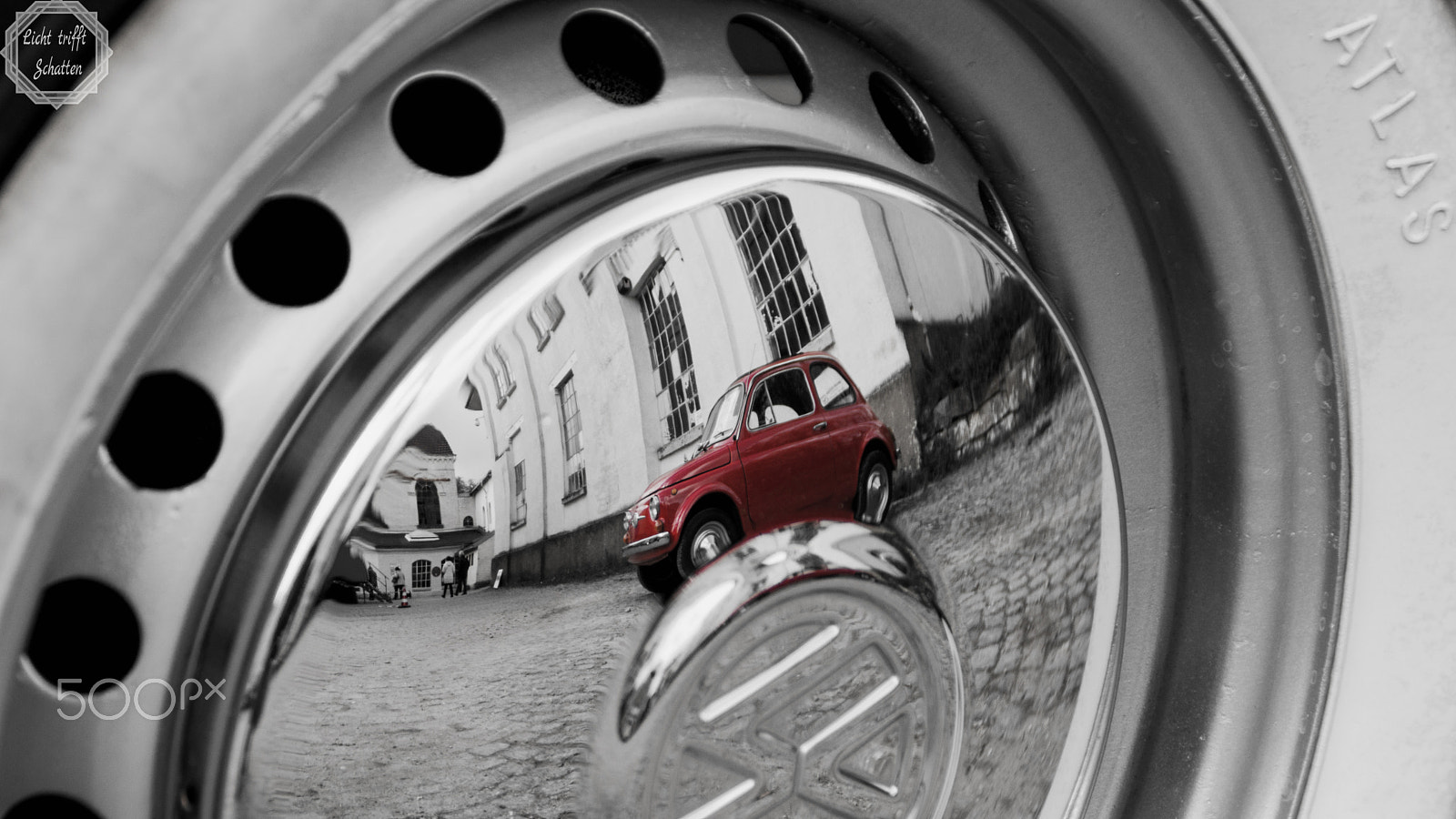 Sony DT 18-200mm F3.5-6.3 sample photo. Vw bulli  meets little red car photography