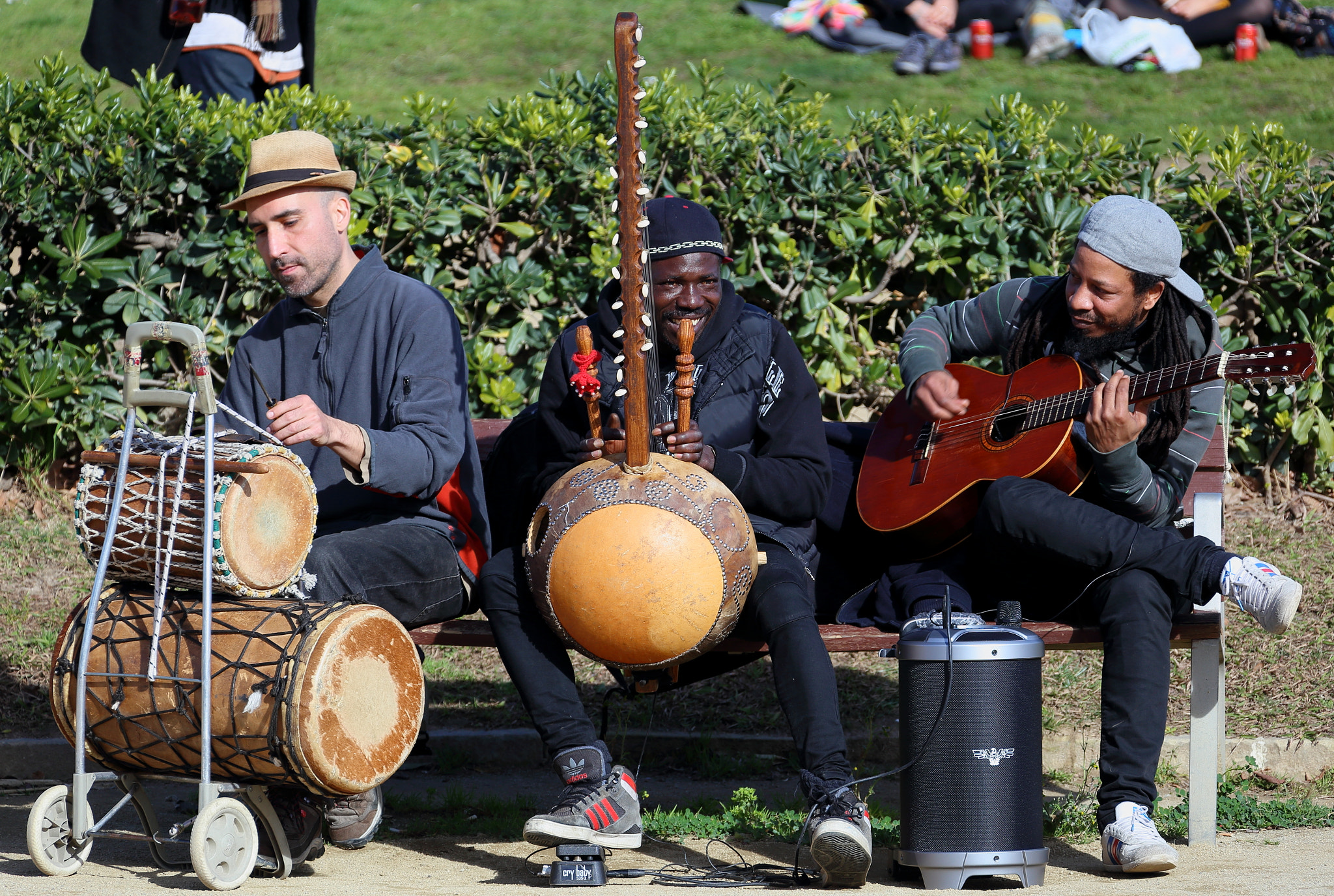Canon EF 28-300mm F3.5-5.6L IS USM sample photo. Musicians in the park. parc de la ciutadella - bar photography