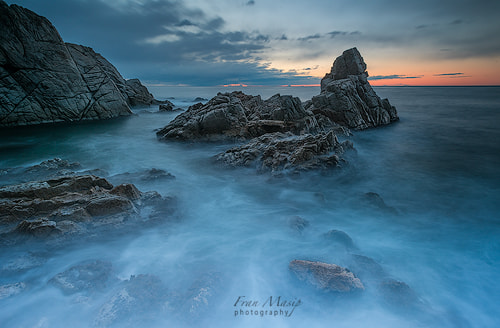 Nikon AF-S Nikkor 17-35mm F2.8D ED-IF sample photo. Cala trons i photography