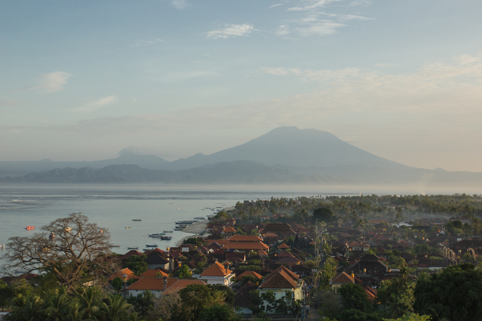 Canon EF-S 17-55mm F2.8 IS USM sample photo. Morning over nusa lembongan photography