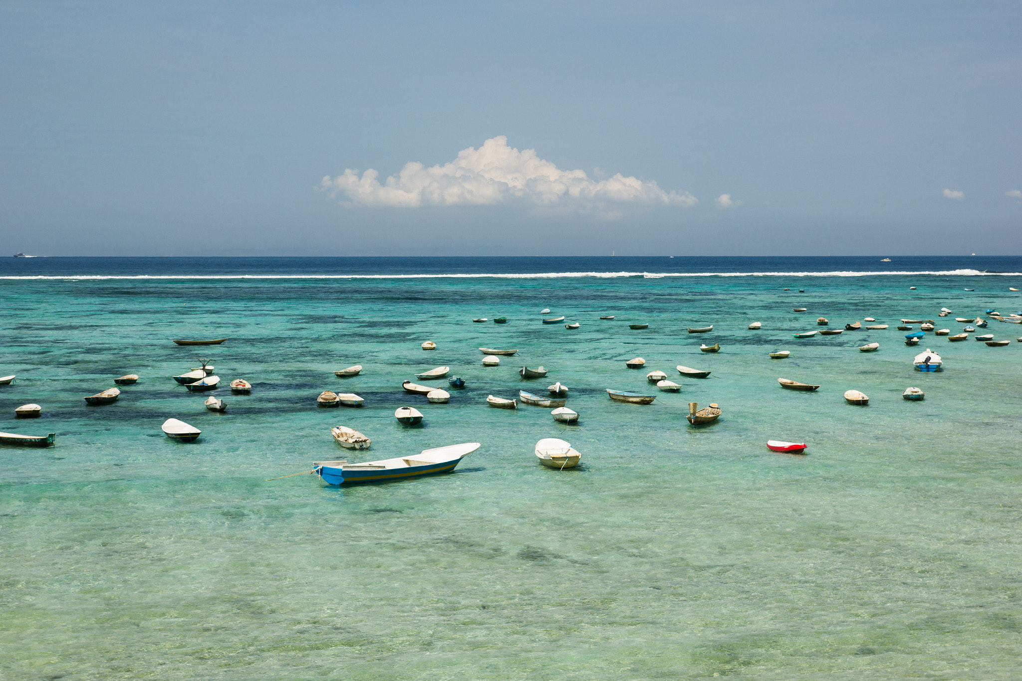 Canon EF-S 17-55mm F2.8 IS USM sample photo. Nusa lembongan coasts photography