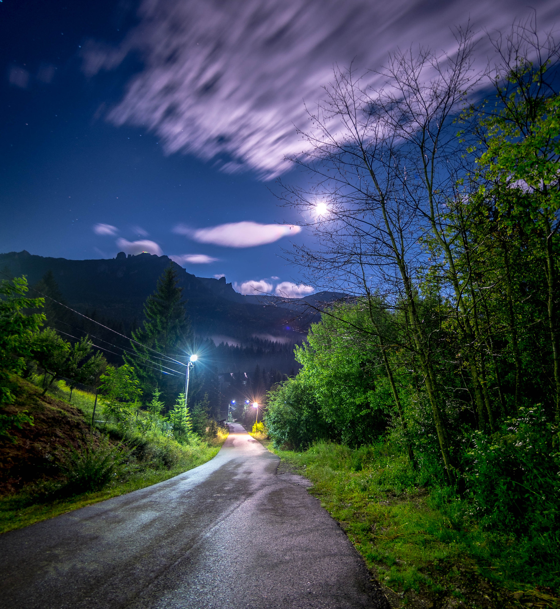 Nikon AF DX Fisheye-Nikkor 10.5mm F2.8G ED sample photo. Road to the moon photography