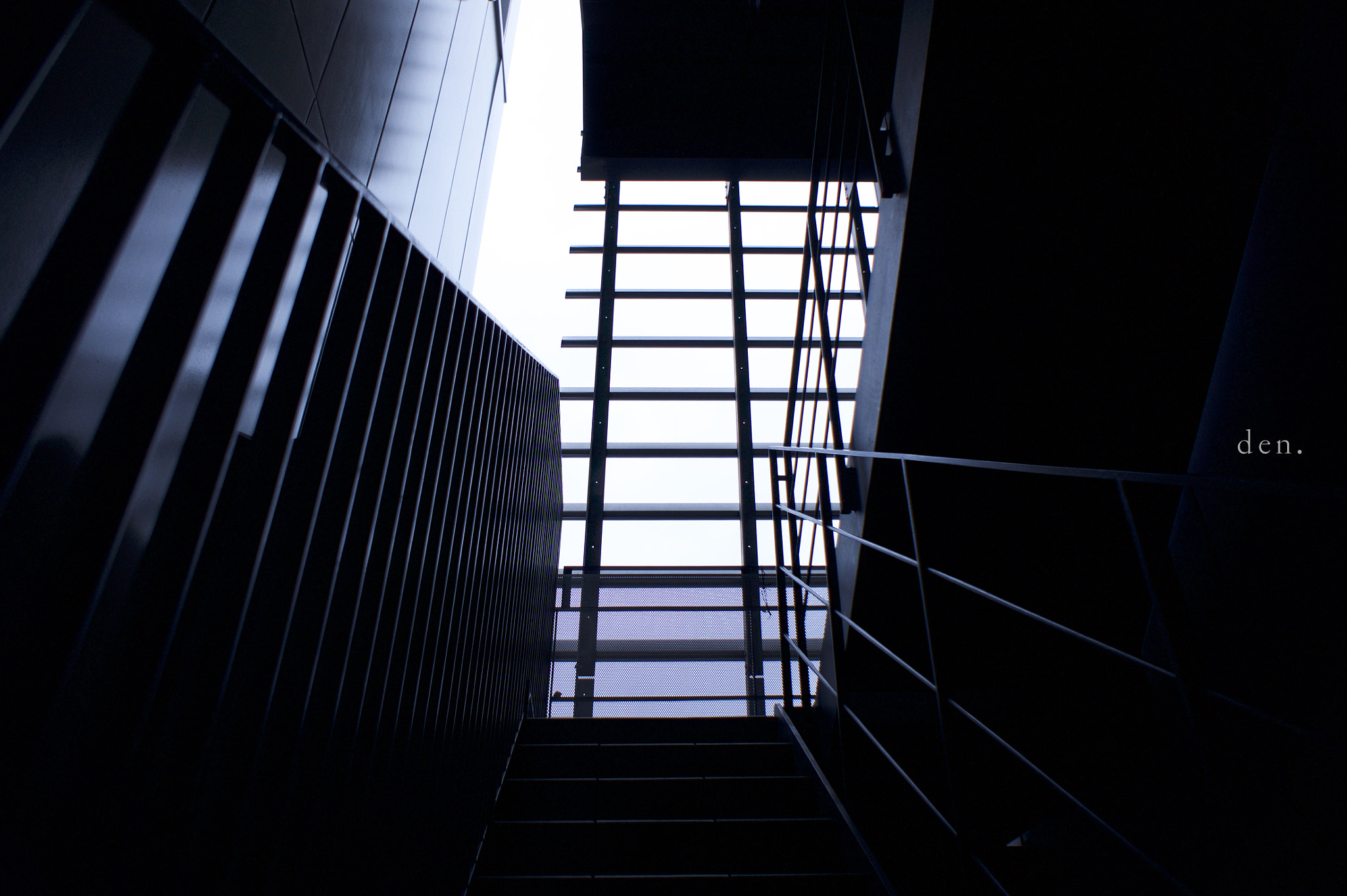 Sony Alpha NEX-5 + Sony E 16mm F2.8 sample photo. 【 japan material 】stairs & sky : tokyo,harajuku photography