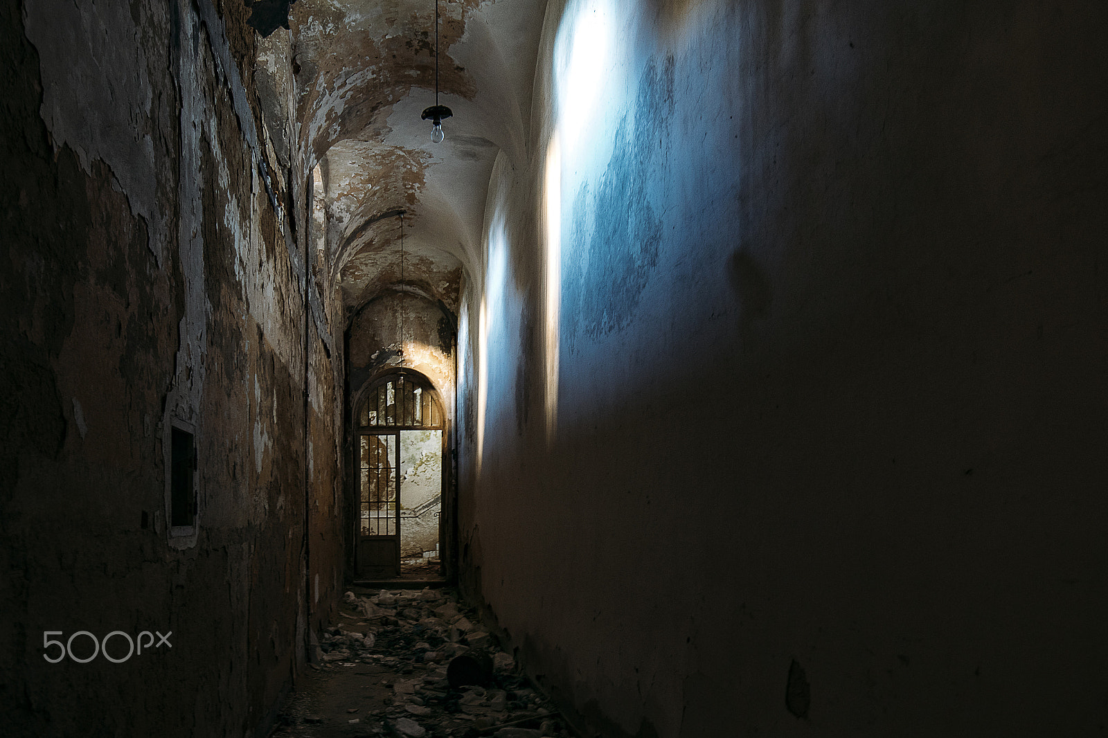 Canon EF 16-35mm F4L IS USM sample photo. An unexpected light in the dark hallways of the mind photography