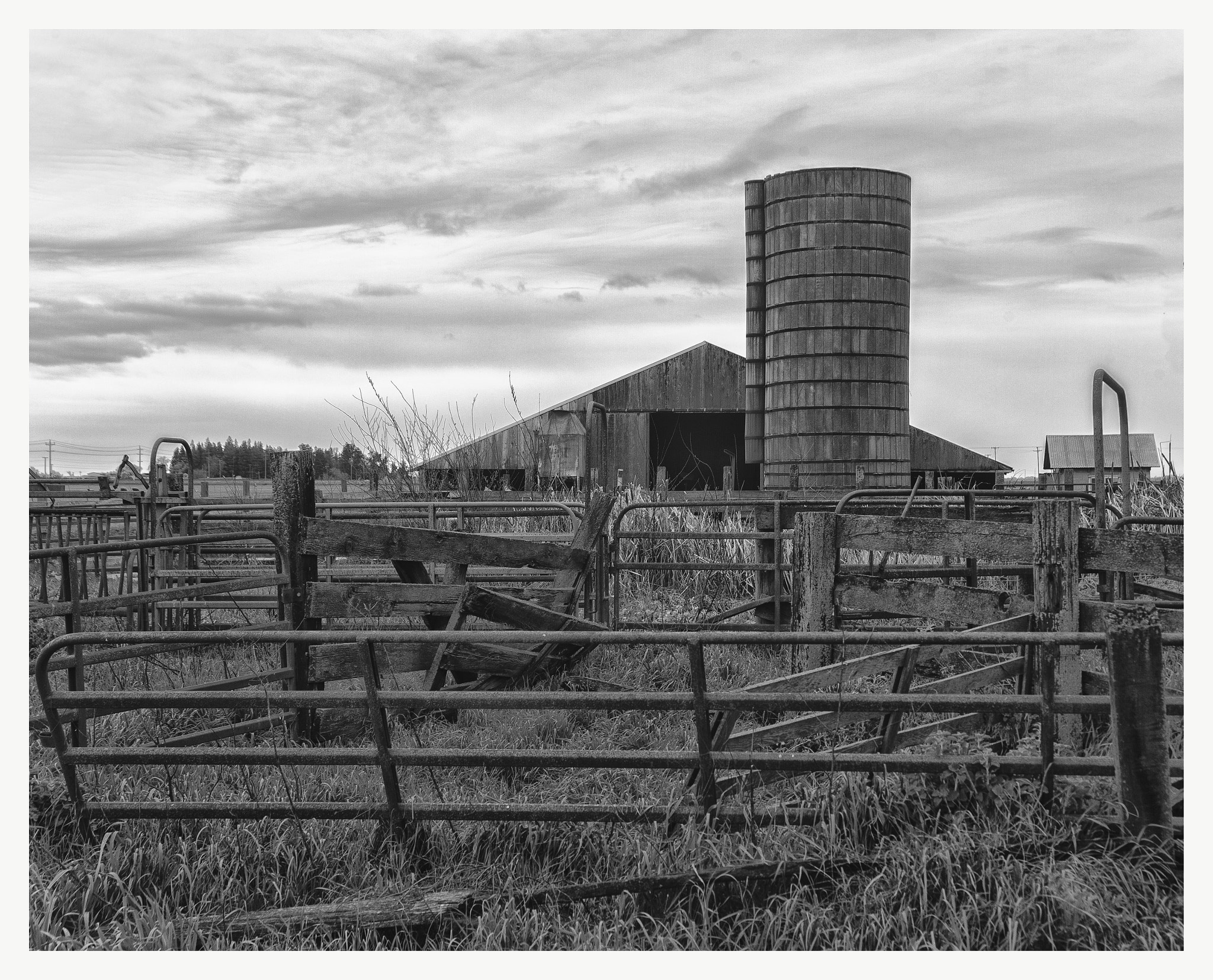 Canon EF 28-105mm f/3.5-4.5 USM sample photo. Old farm, elk groove, ca. photography