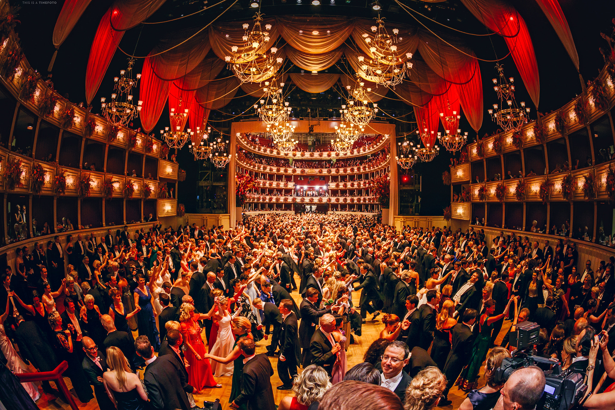 Canon EF 8-15mm F4L Fisheye USM sample photo. Opernball wien 2017-02-23 photography