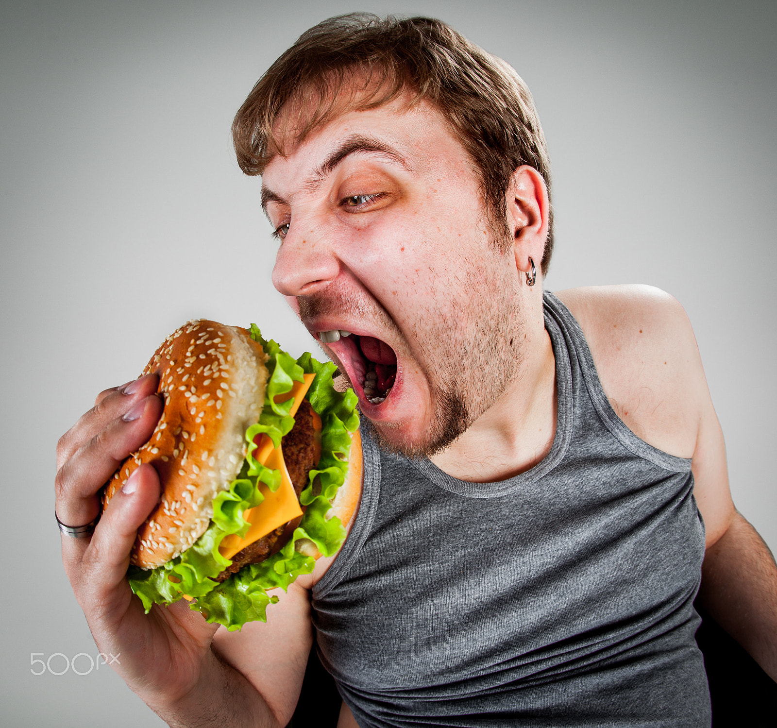 Canon EF 15mm F2.8 Fisheye sample photo. Fat man eating hamburger photography