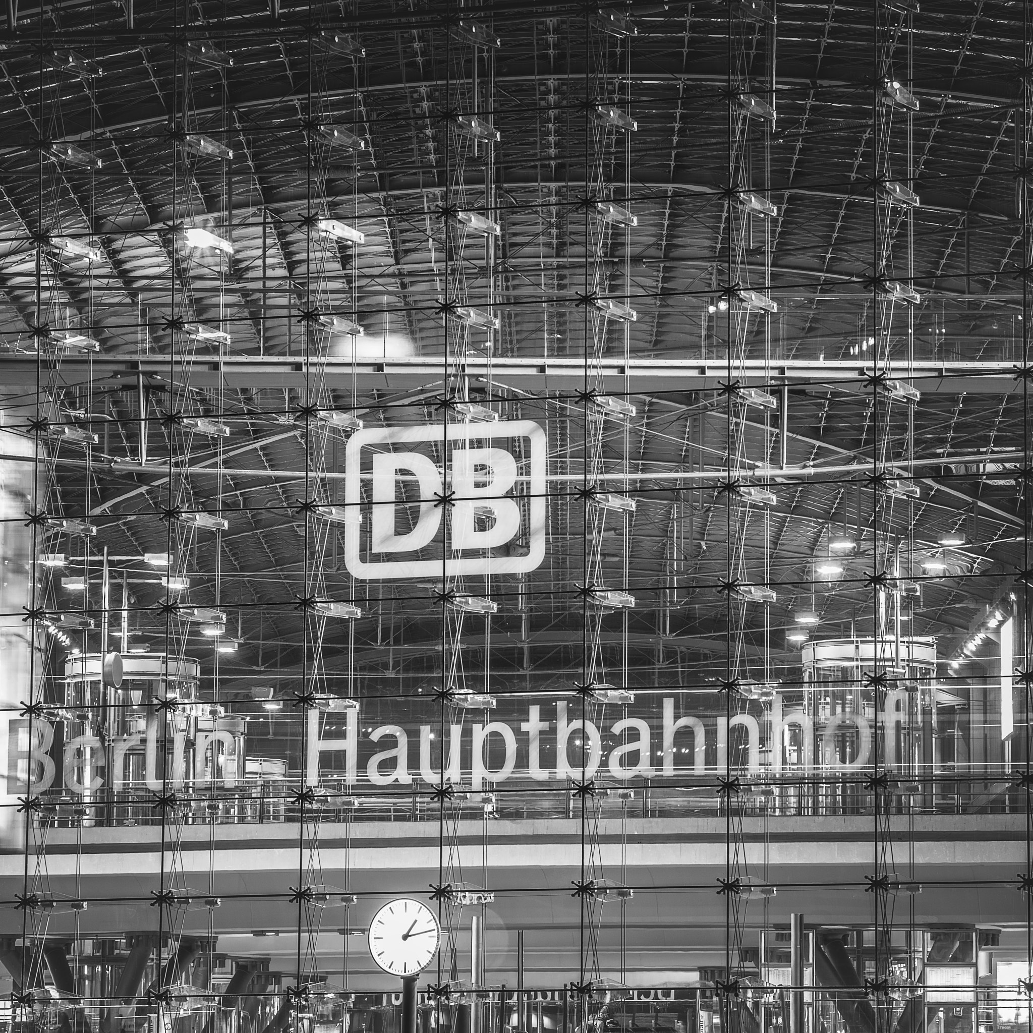 Nikon D7100 sample photo. Berlin central station photography
