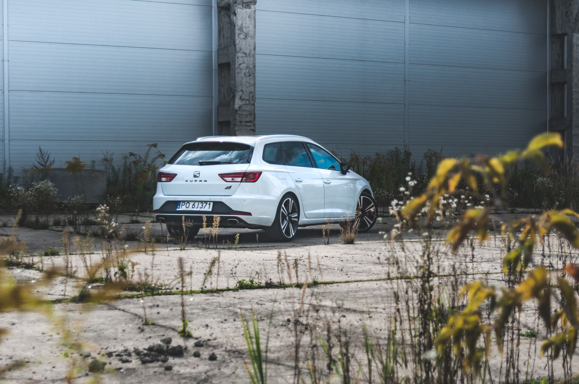 AF Zoom-Nikkor 28-100mm f/3.5-5.6G sample photo. Seat leon cupra st photography