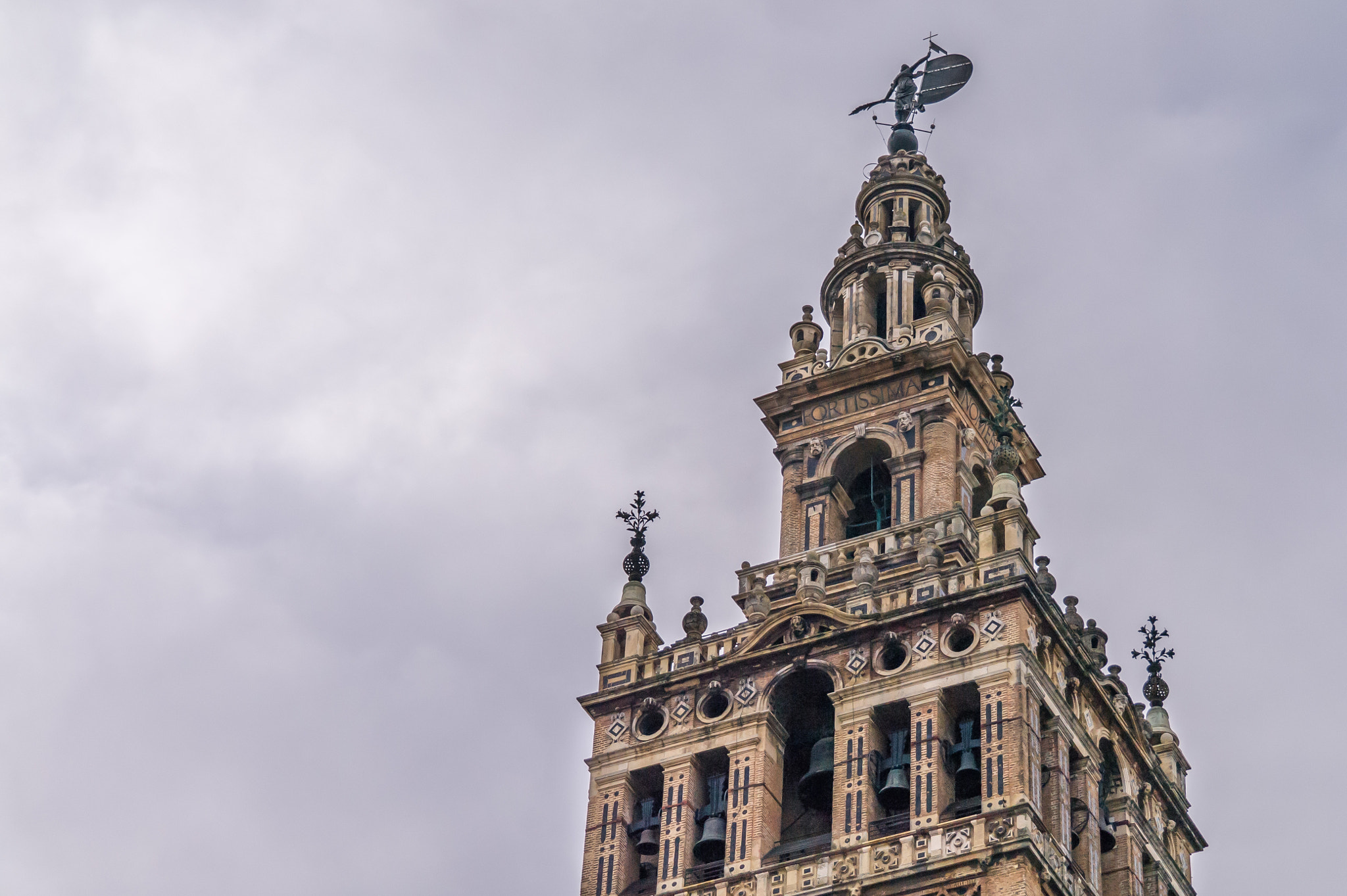 Samsung NX 18-55mm F3.5-5.6 OIS sample photo. Giralda photography