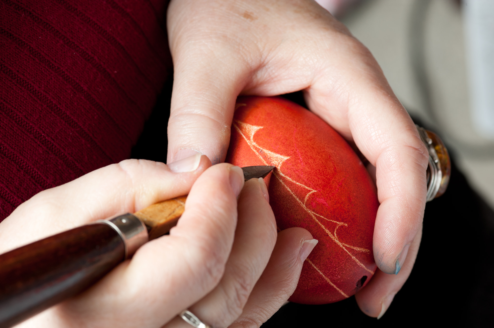 ZEISS Makro-Planar T* 100mm F2 sample photo. Hands etching a egg in polish tradition of pisanki photography