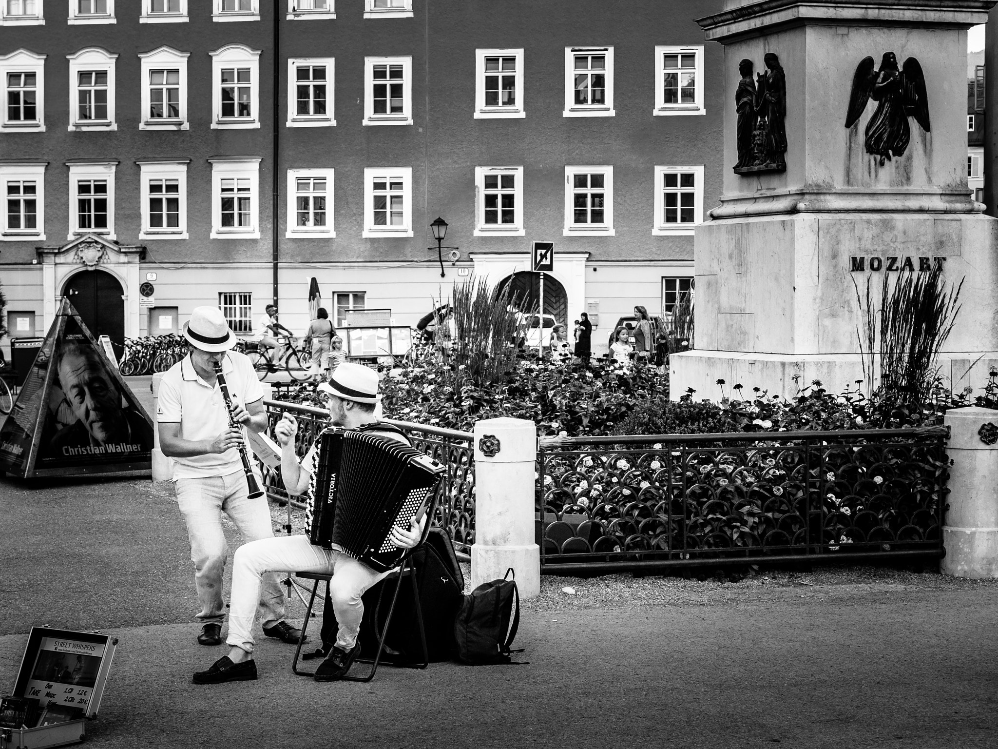 Panasonic Lumix G X Vario 12-35mm F2.8 ASPH Power OIS sample photo. Music in mozartplatz photography