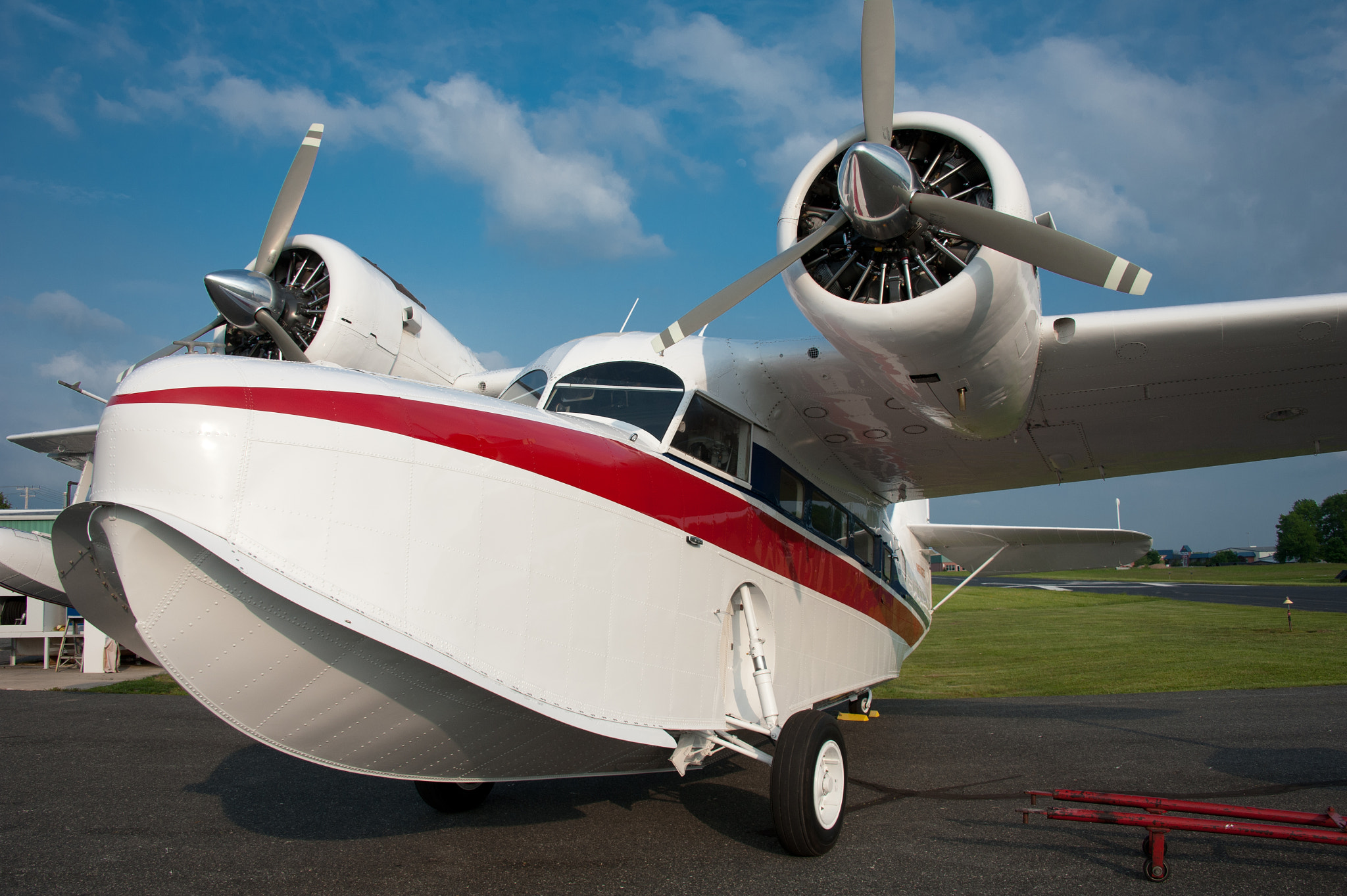 Nikon D700 sample photo. Grumman goose plane in airport photography