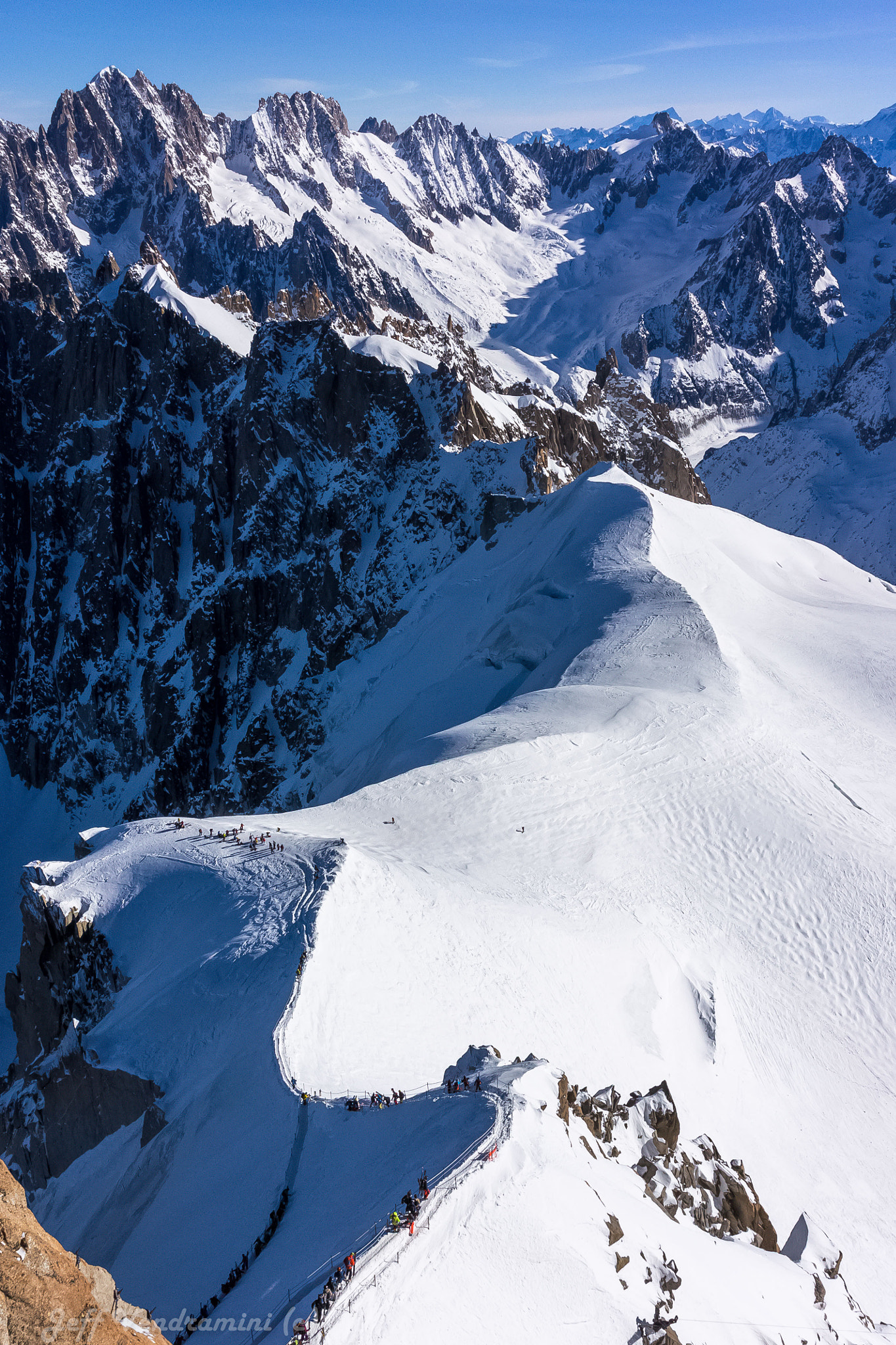 Nikon 1 AW1 + Nikon 1 Nikkor AW 11-27.5mm F3.5-5.6 sample photo. Ridge of the aiguille du midi - chamonix photography