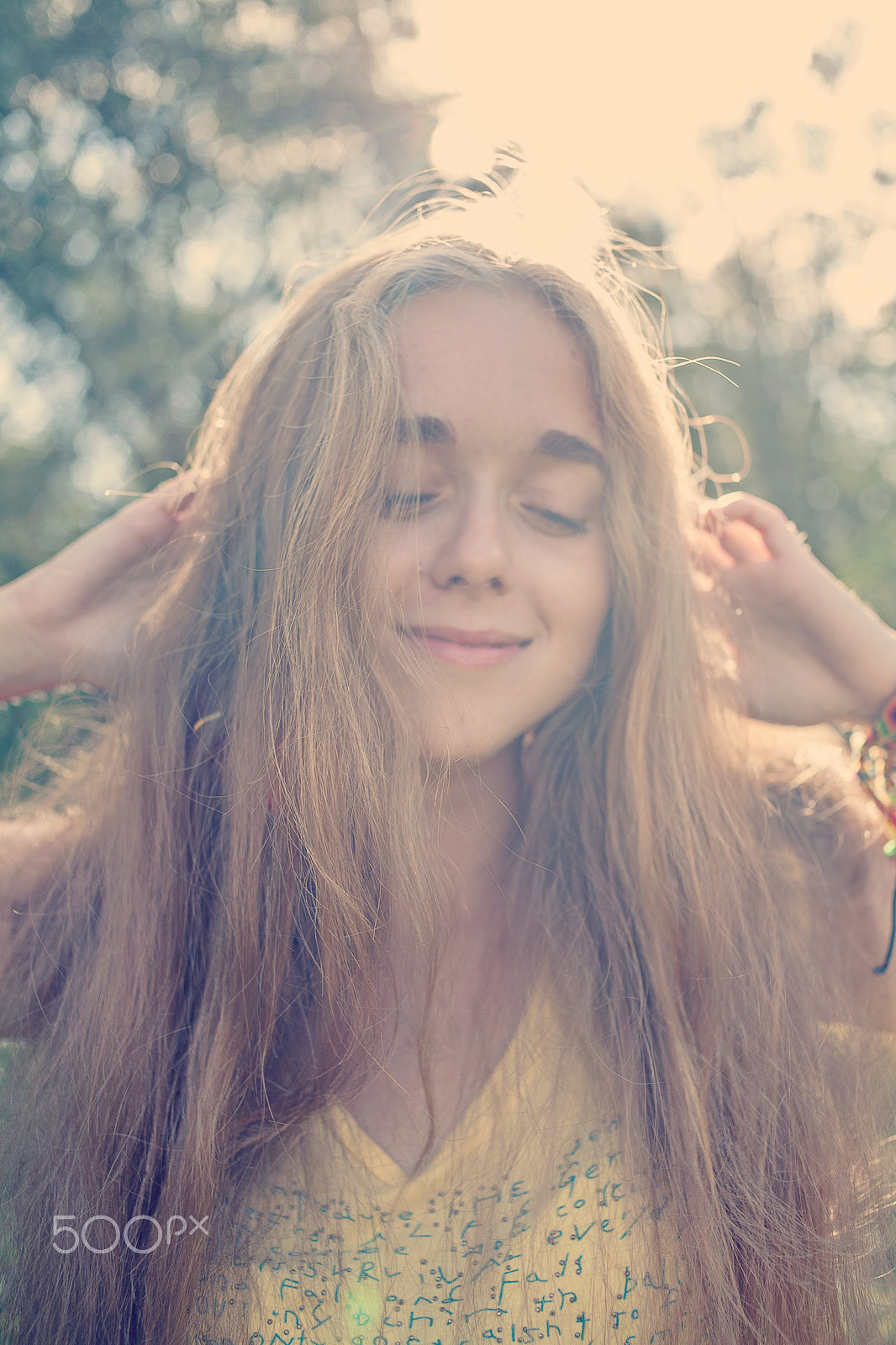 Canon EOS 5D + Canon EF 35mm F2 sample photo. Defocused photo of happy smiling girl her eyes closed retro color photography