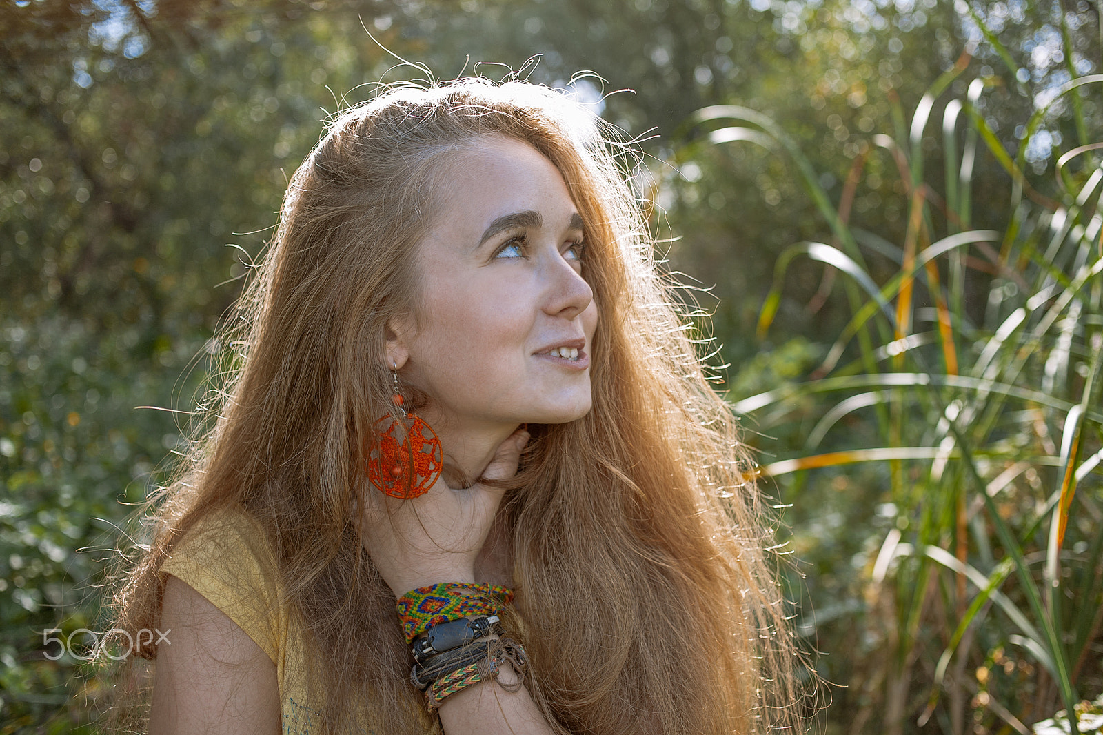 Canon EOS 5D + Canon EF 35mm F2 sample photo. Happy girl posing in front of high grass in a park looking up photography