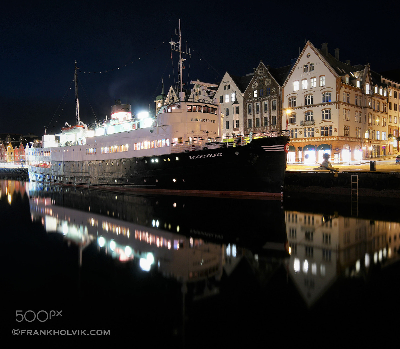 Samsung NX 12-24mm F4-5.6 ED sample photo. Sunnhordaland in bergen harbour photography