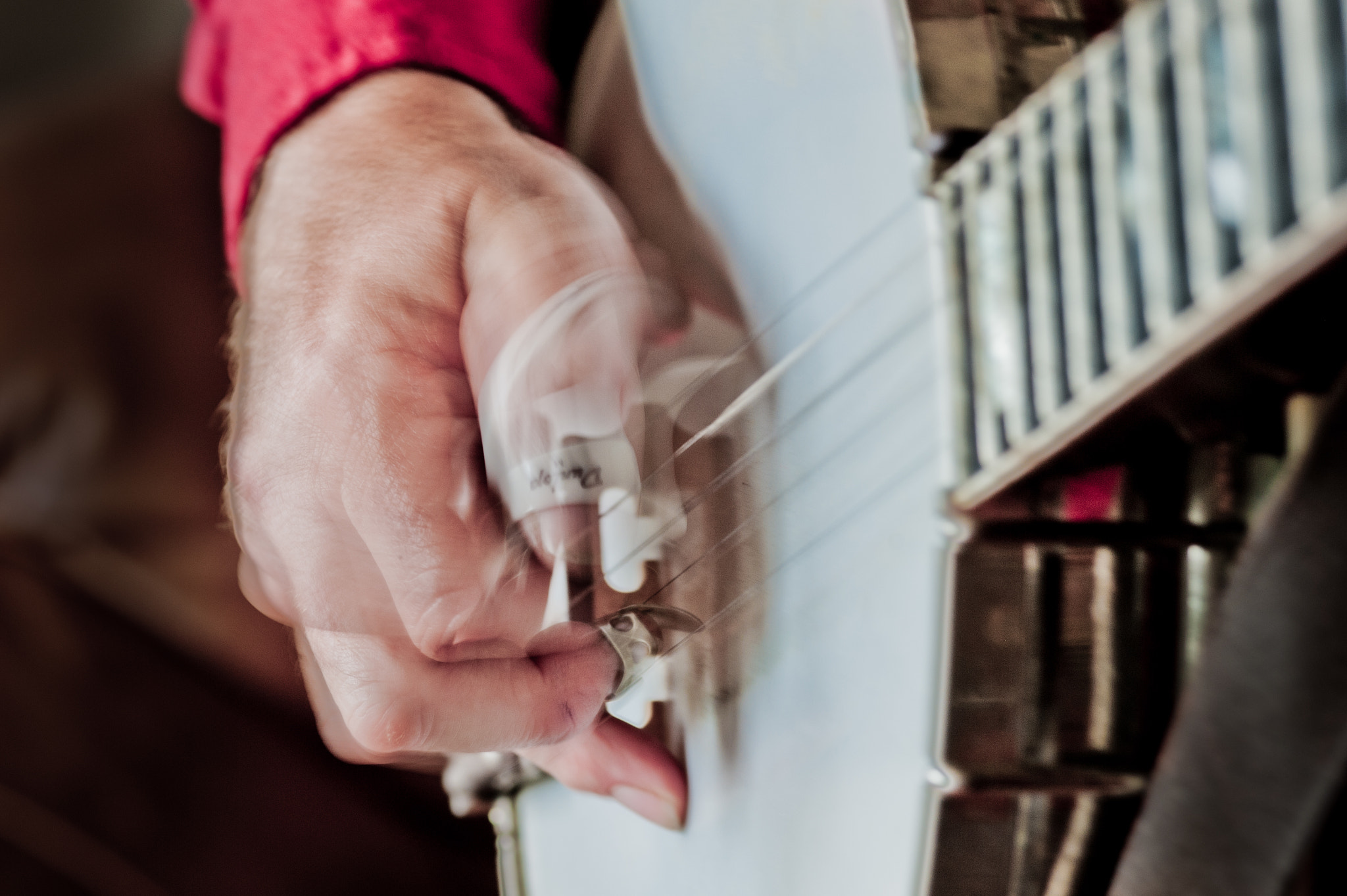 ZEISS Makro-Planar T* 100mm F2 sample photo. Hand of dave reed playing the banjo photography