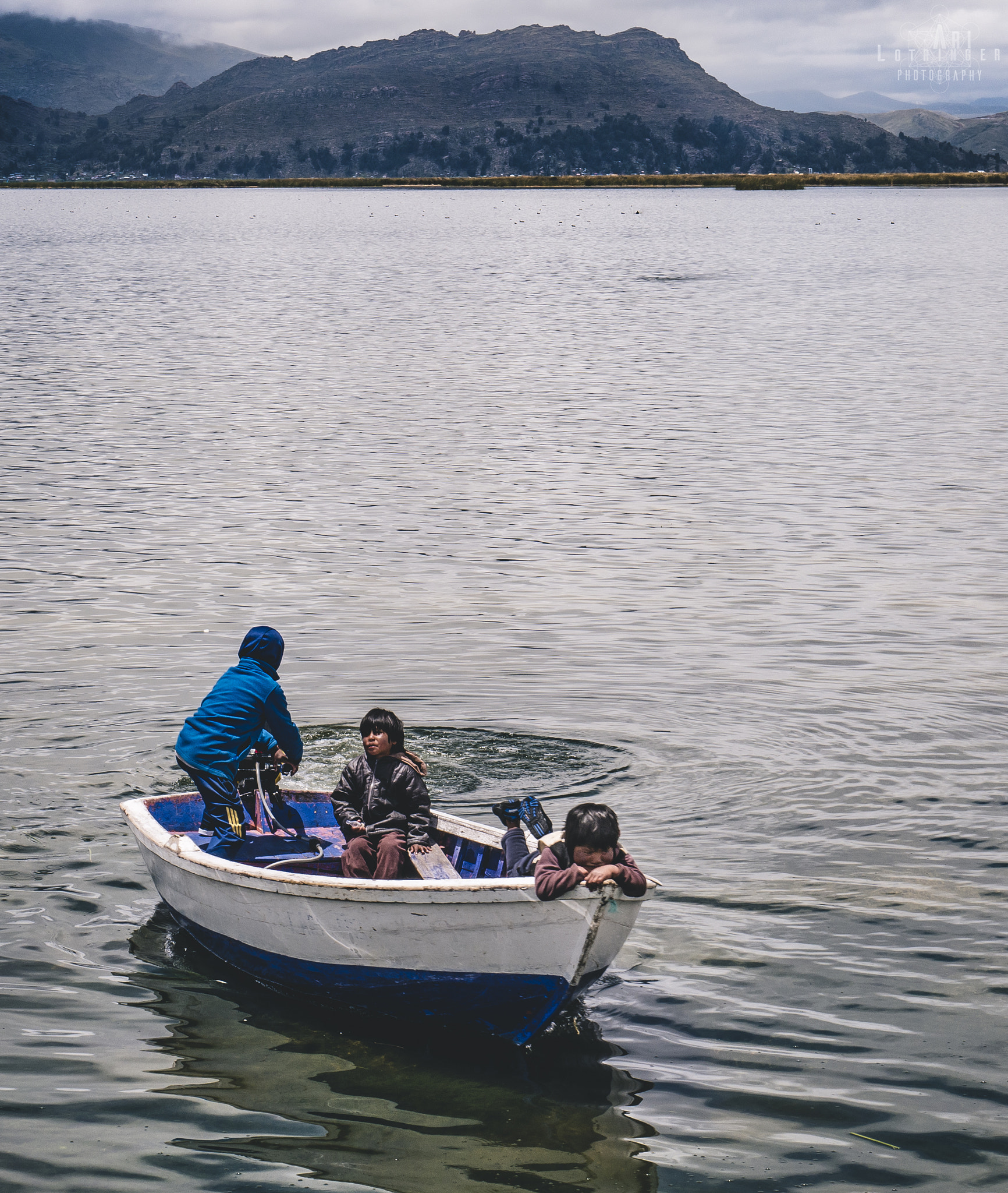 Panasonic Lumix DMC-G7 sample photo. Uros islands children, in their backyard photography