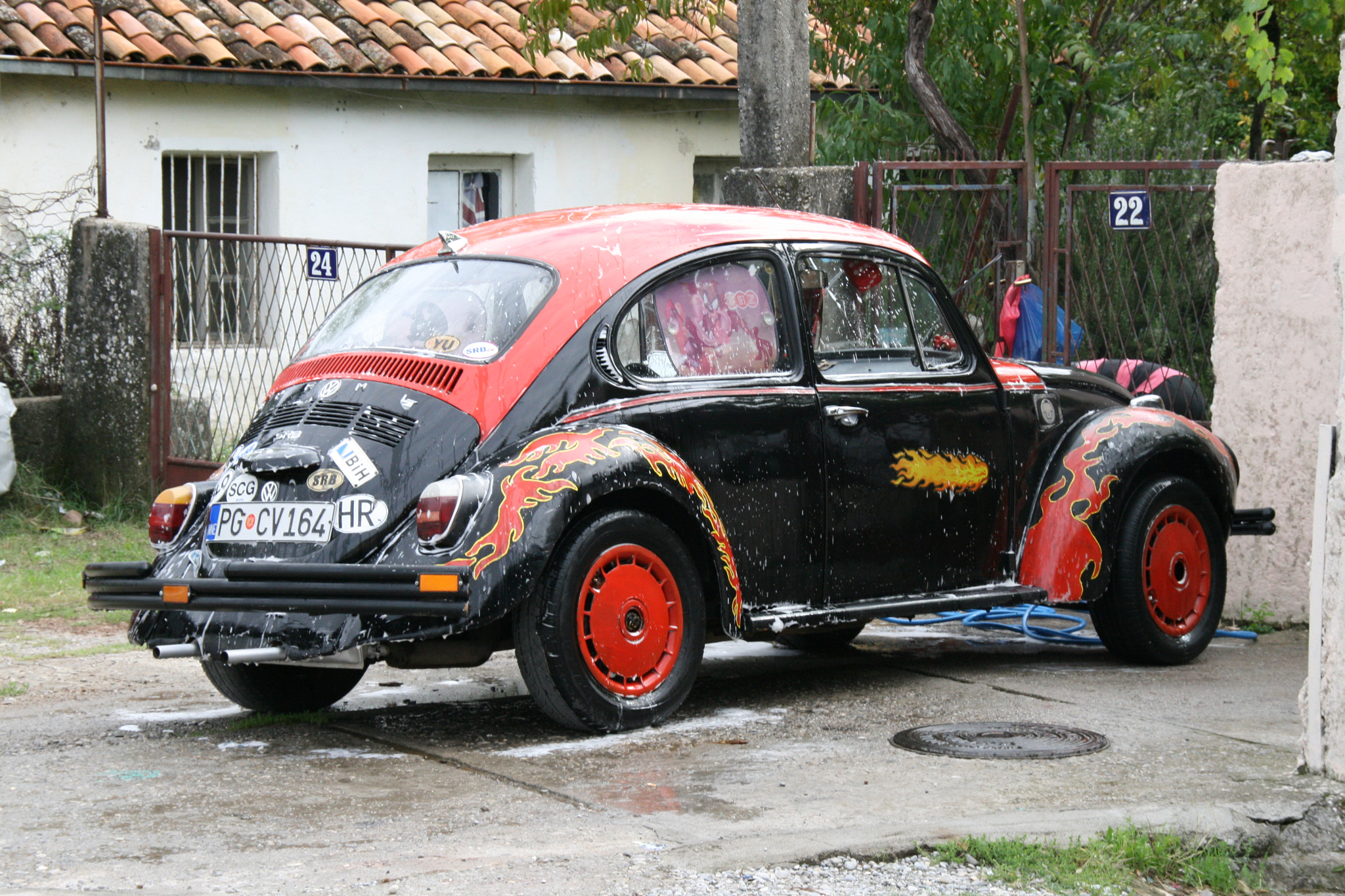 Canon EOS 400D (EOS Digital Rebel XTi / EOS Kiss Digital X) sample photo. Old vw beetle  photography