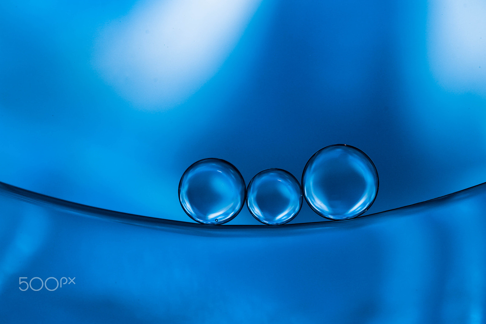 Canon EF-S 60mm F2.8 Macro USM sample photo. Oil and water photography