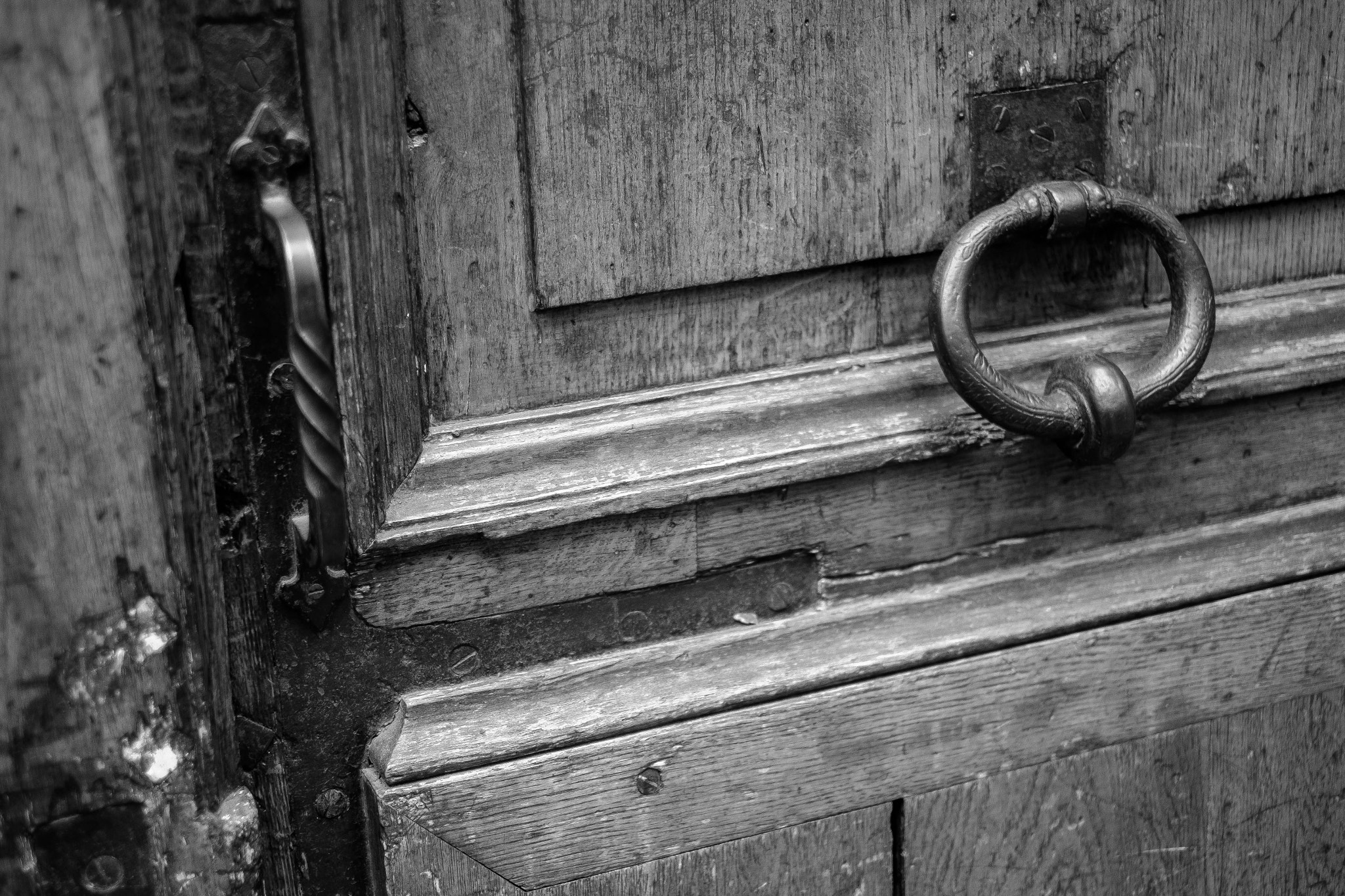 Fujifilm X-Pro1 + Fujifilm XF 35mm F1.4 R sample photo. Old oak door photography