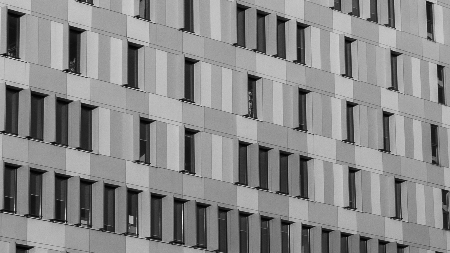 Canon EF-S 18-55mm F3.5-5.6 III sample photo. Windows photography