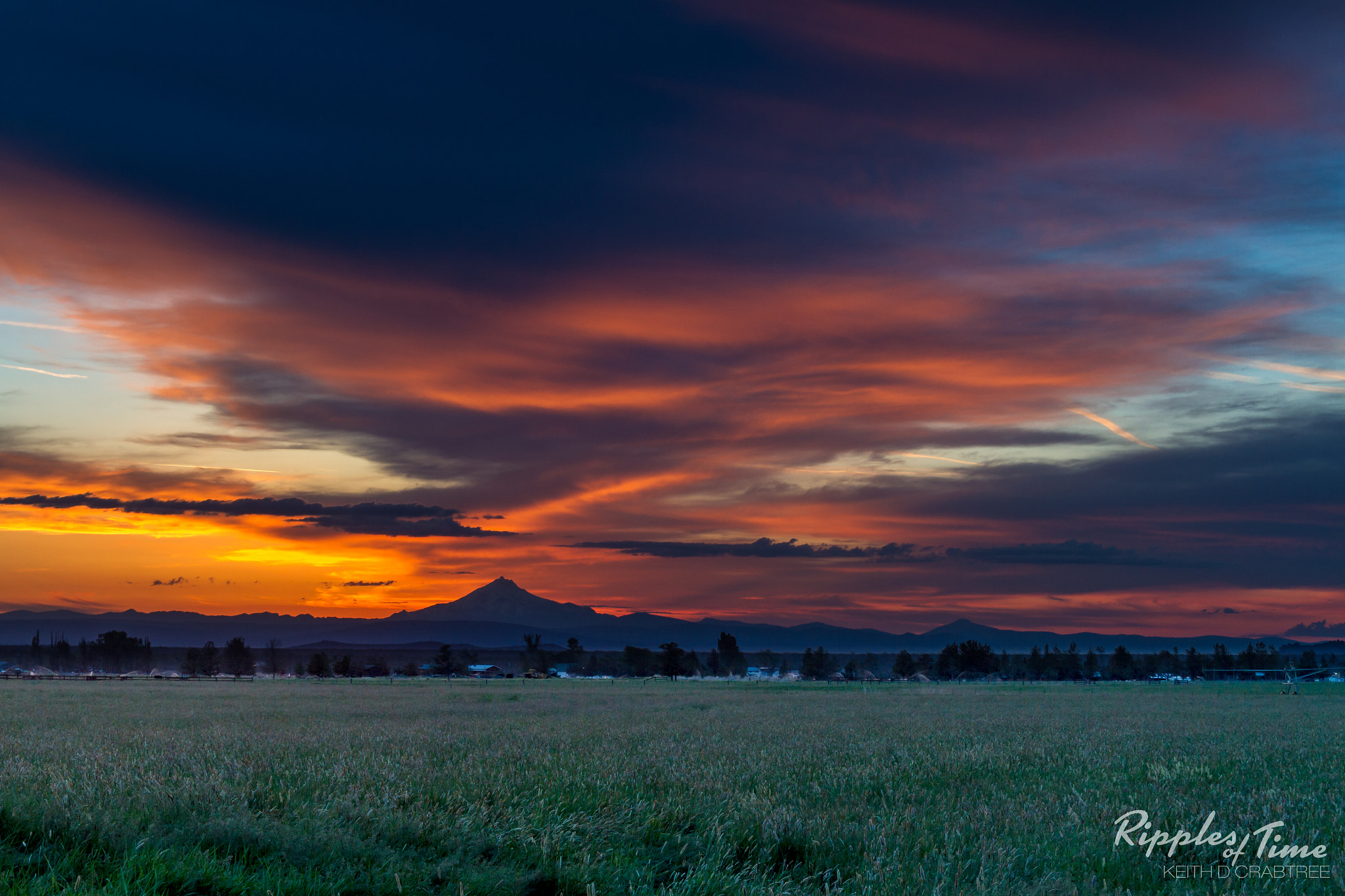 Canon EF-S 17-85mm F4-5.6 IS USM sample photo. Central oregon sunset photography